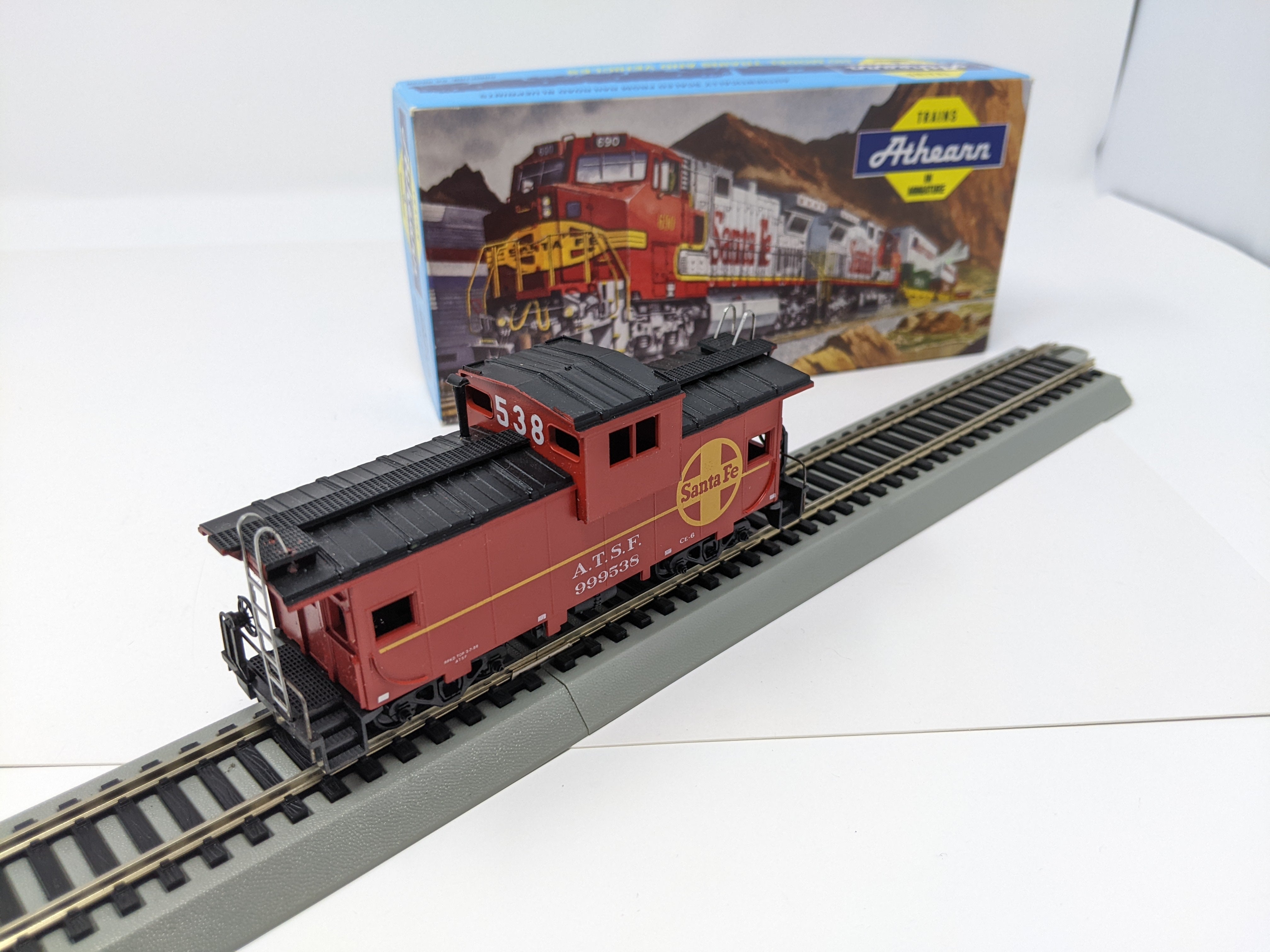 USED Athearn 5367 HO Scale, Wide Vision Caboose, Santa Fe ATSF #999538, No Couplers