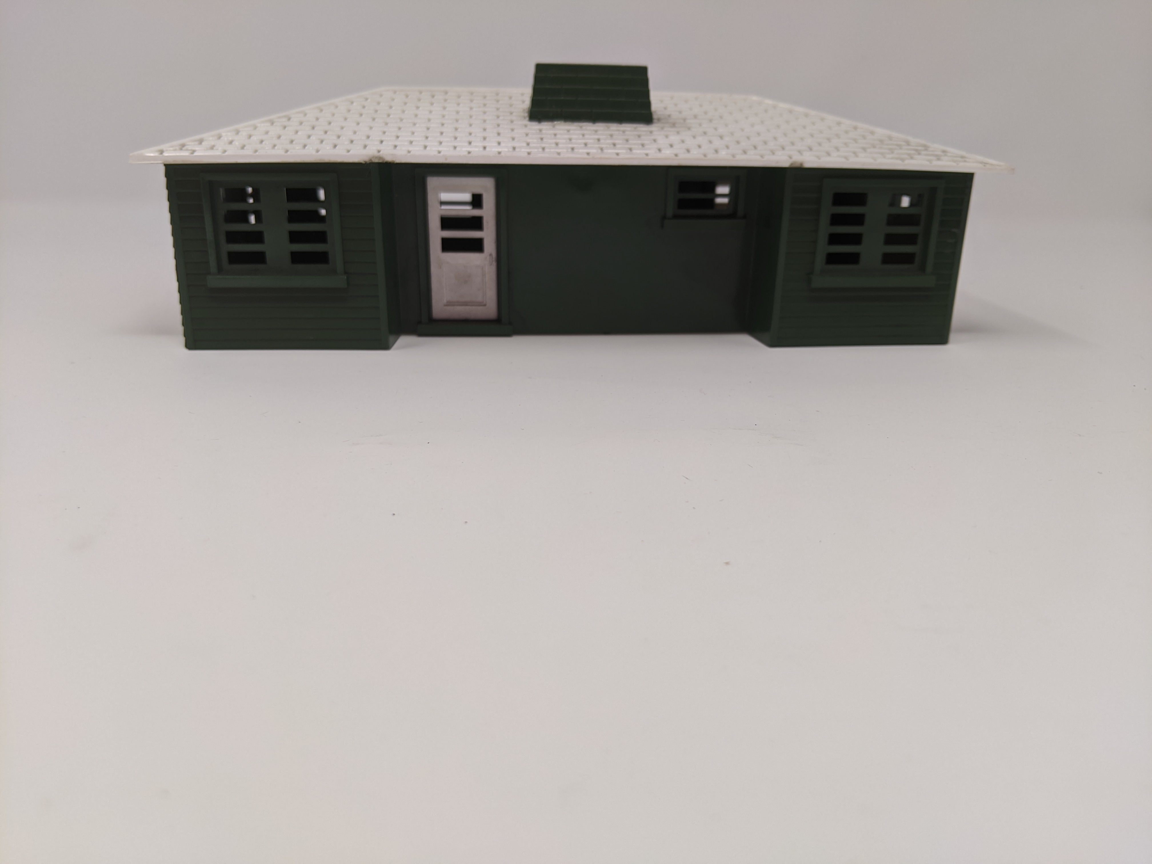 USED Bachmann O, Ranch House - Dark Green with White Roof