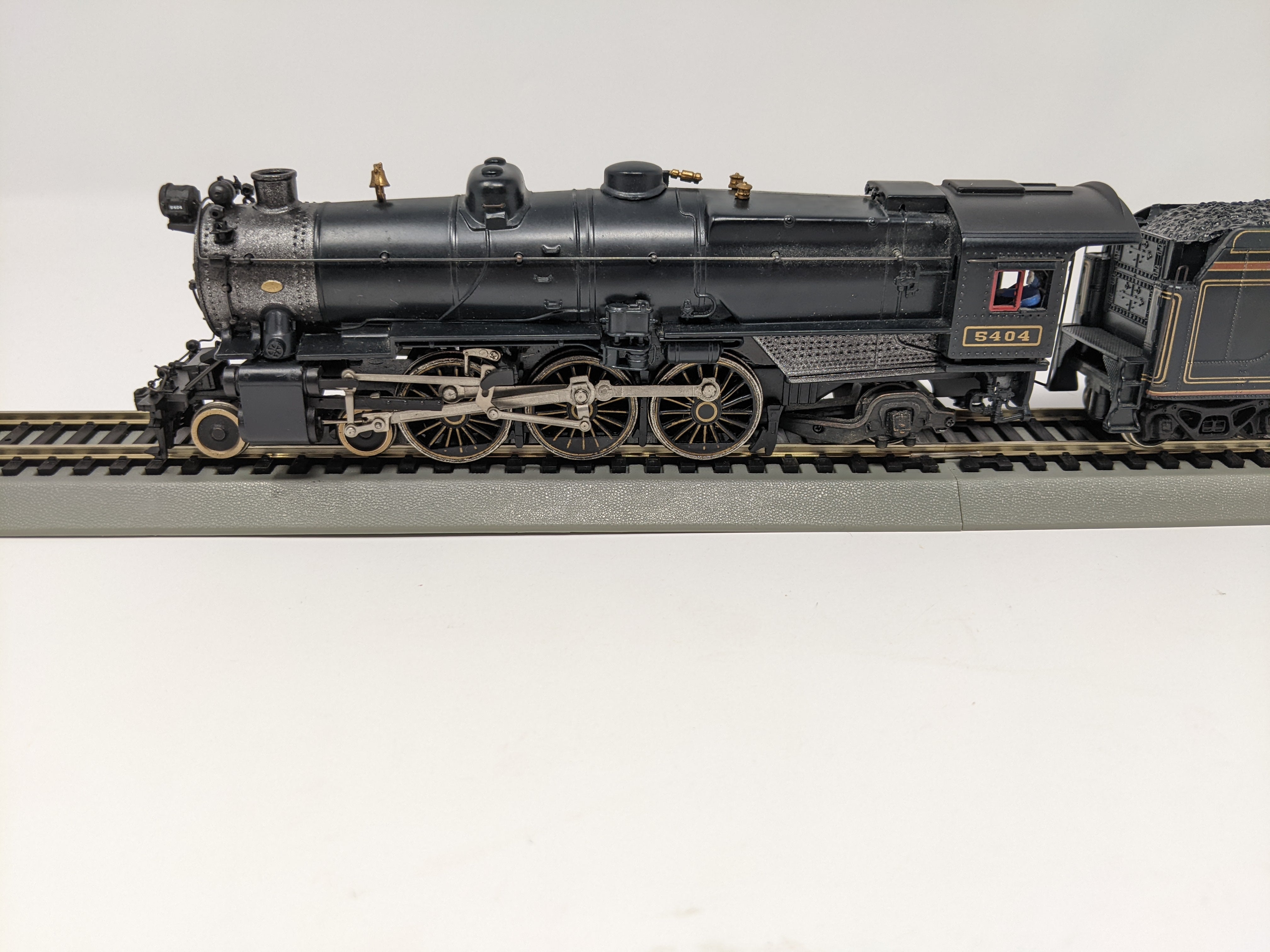 USED Bachmann 84001 HO Scale, Spectrum Multi Stripe K4 Steam Locomotive and Tender, Pennsylvania #5404, Tested (DC)