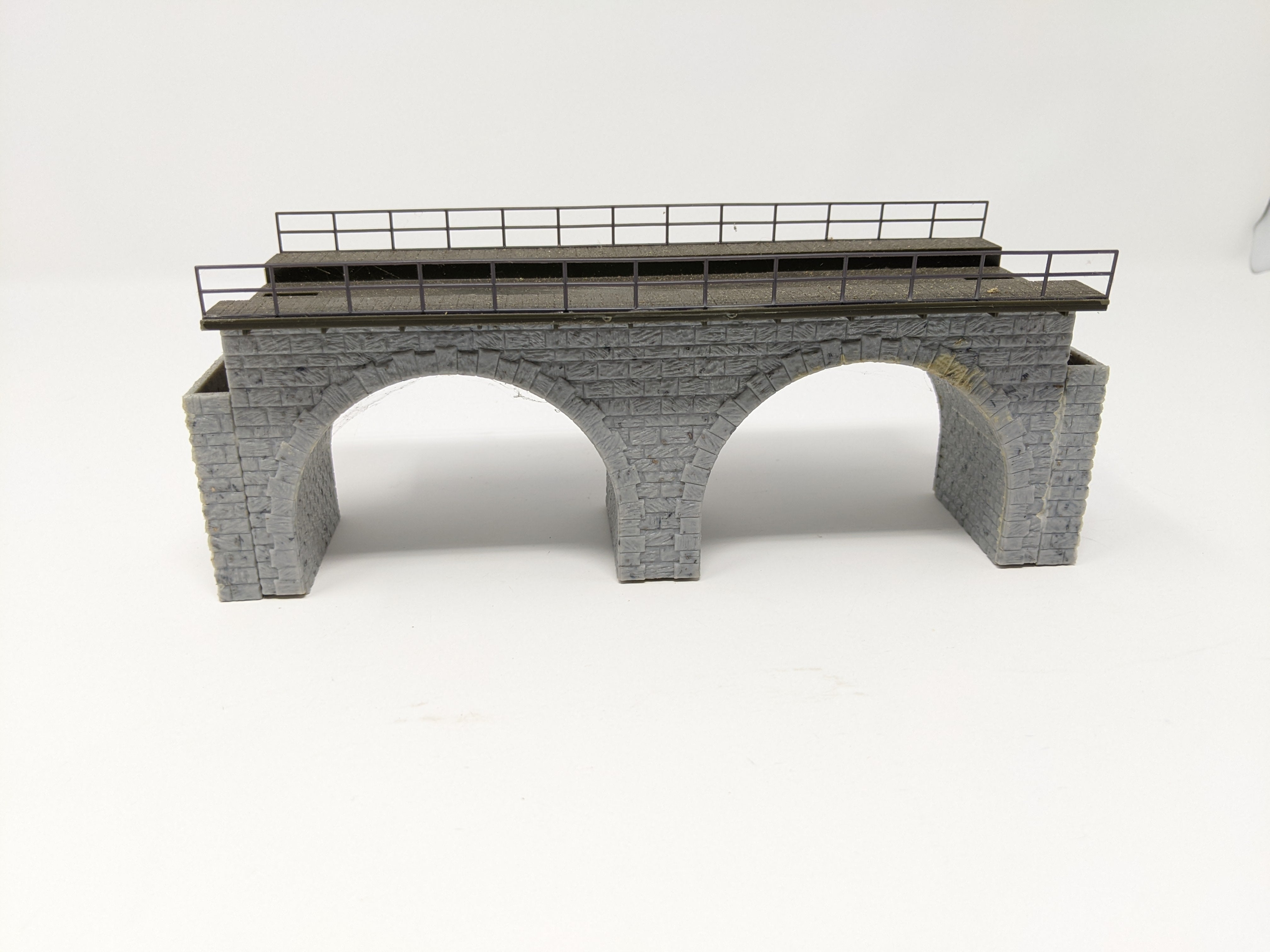 USED HO Scale, Cut Stone Viaduct Bridge Top Section - Straight