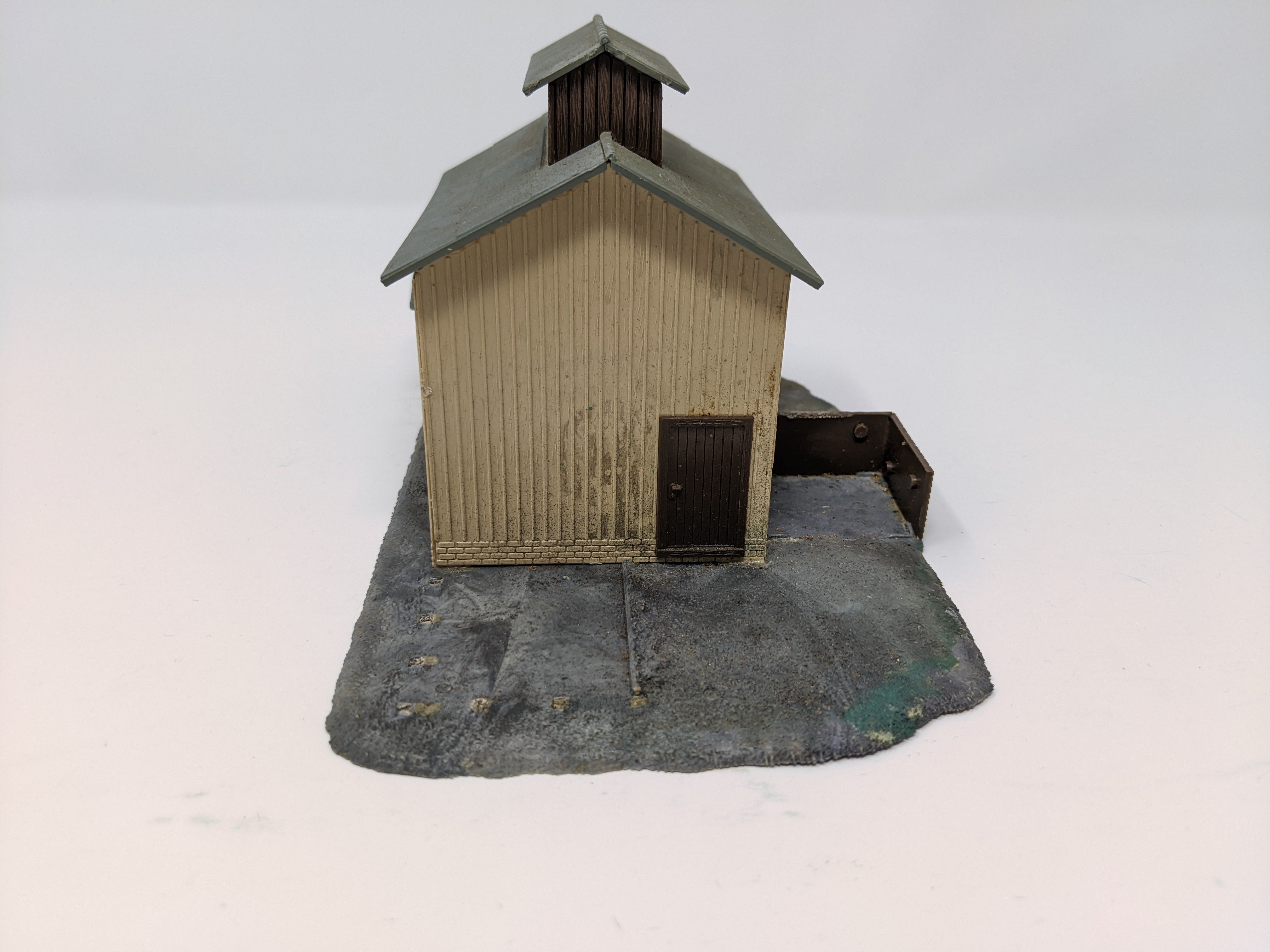 USED HO Scale, Building