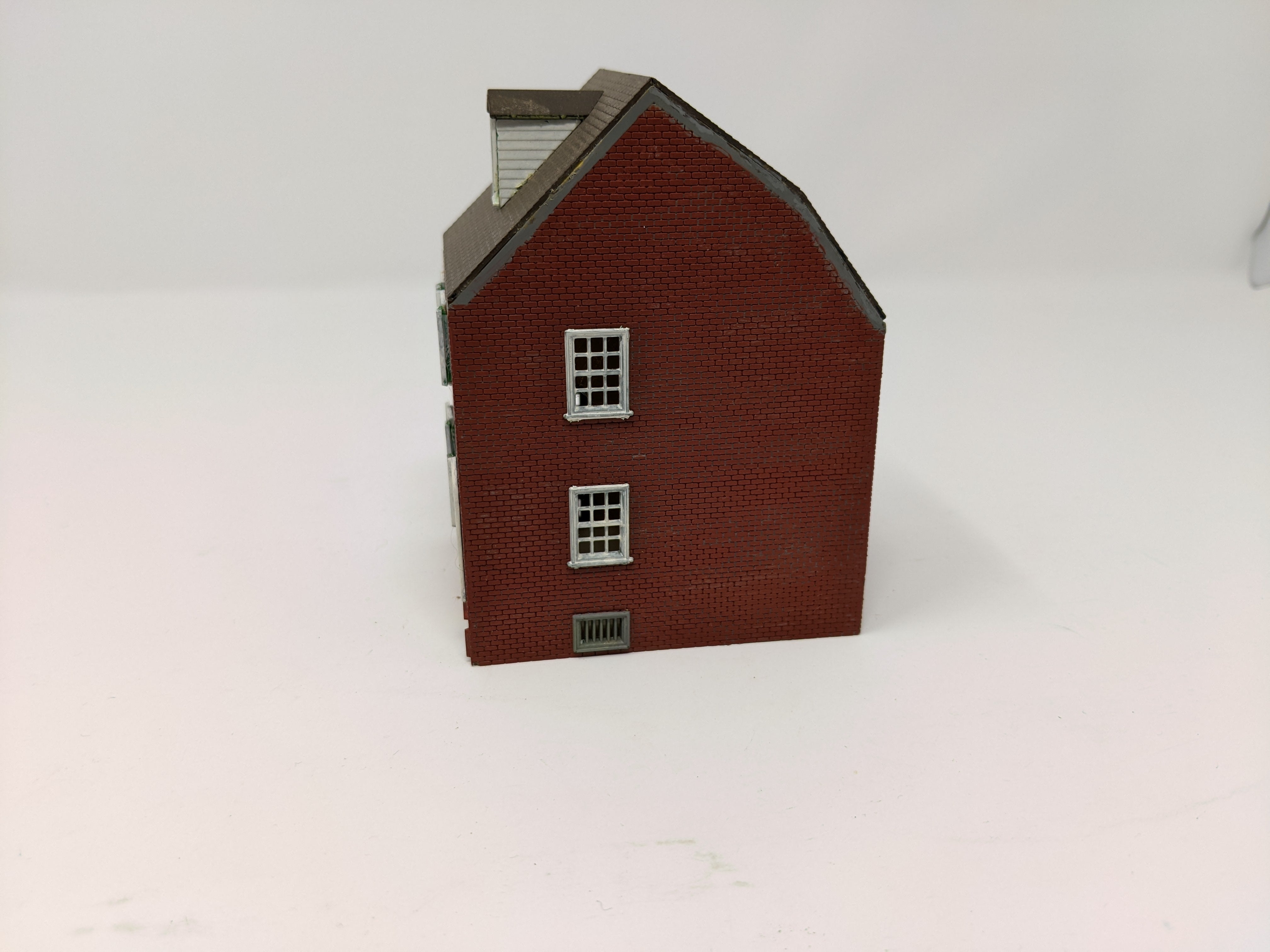 USED HO Scale, Brick House Building