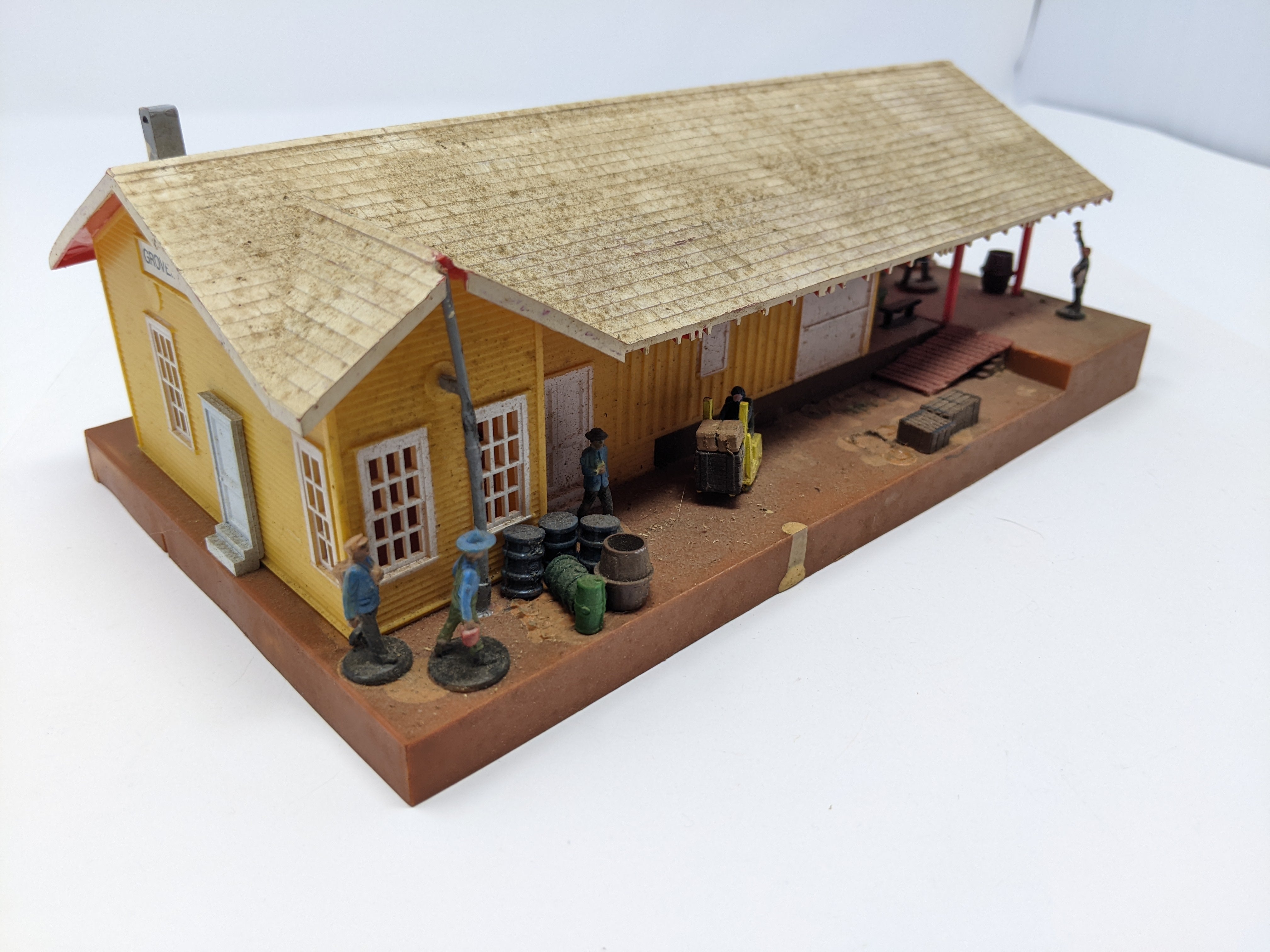 USED Bachmann HO Scale, Freight Station