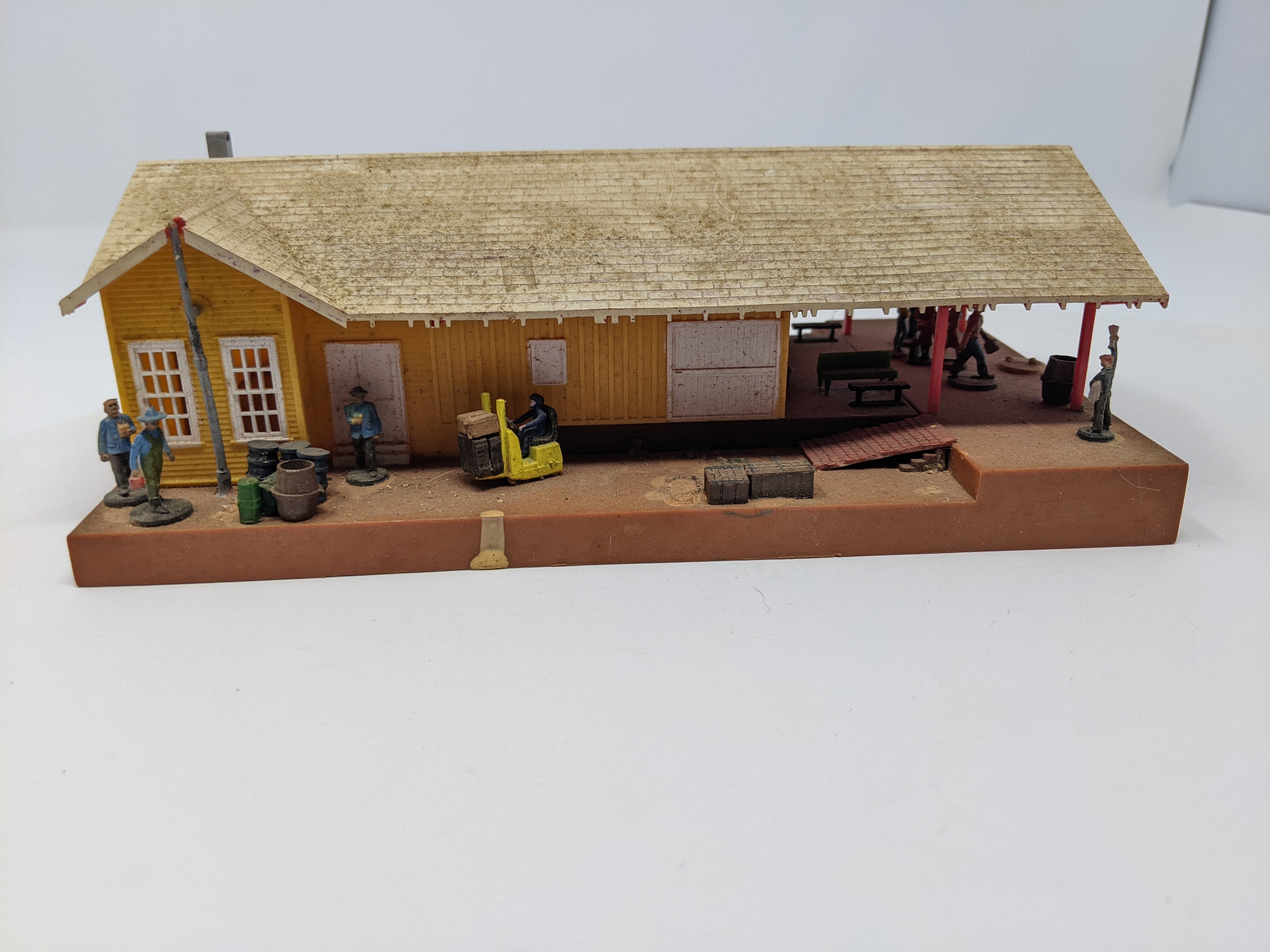 USED Bachmann HO Scale, Freight Station