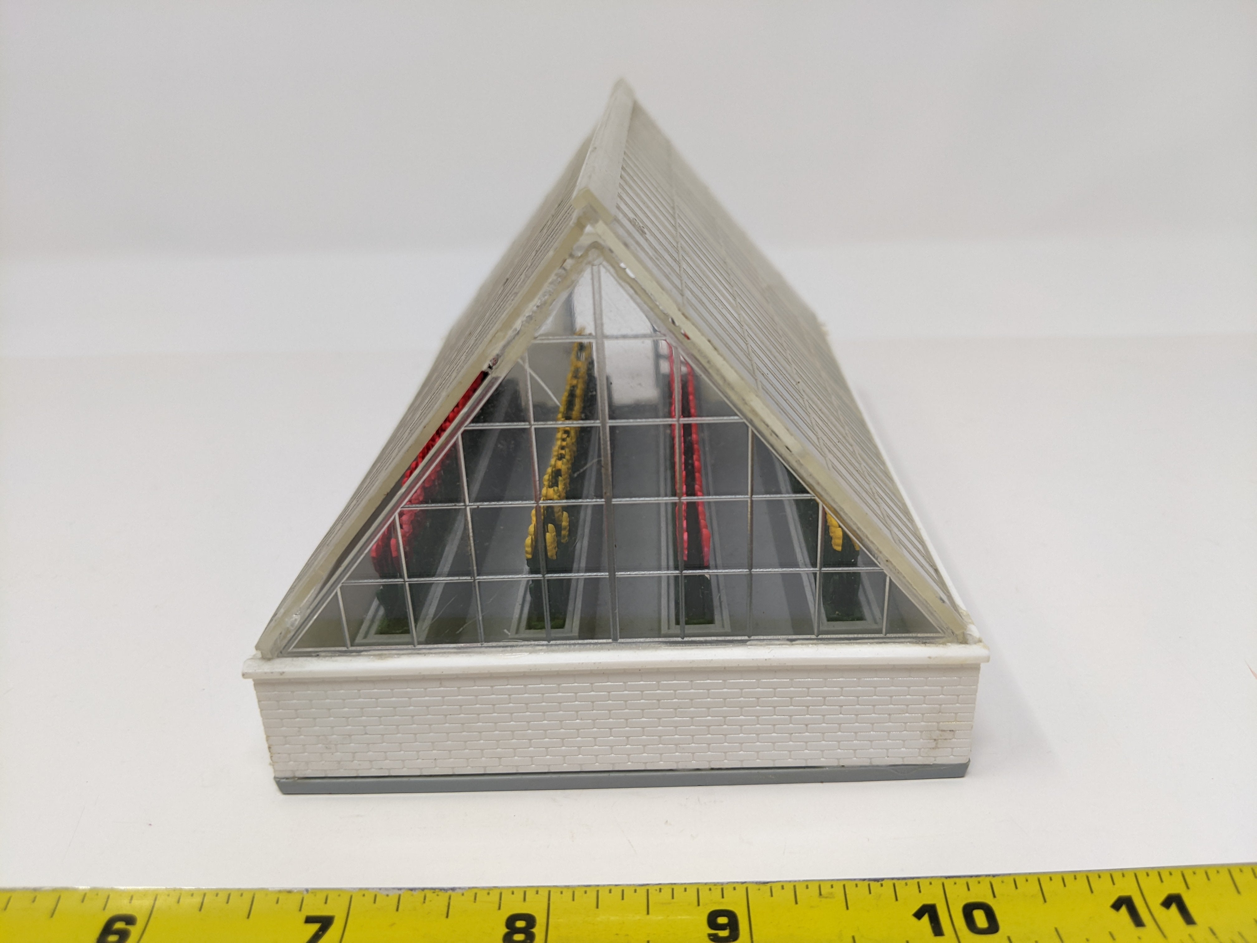 USED Bachmann Plasticville O, Flower Greenhouse