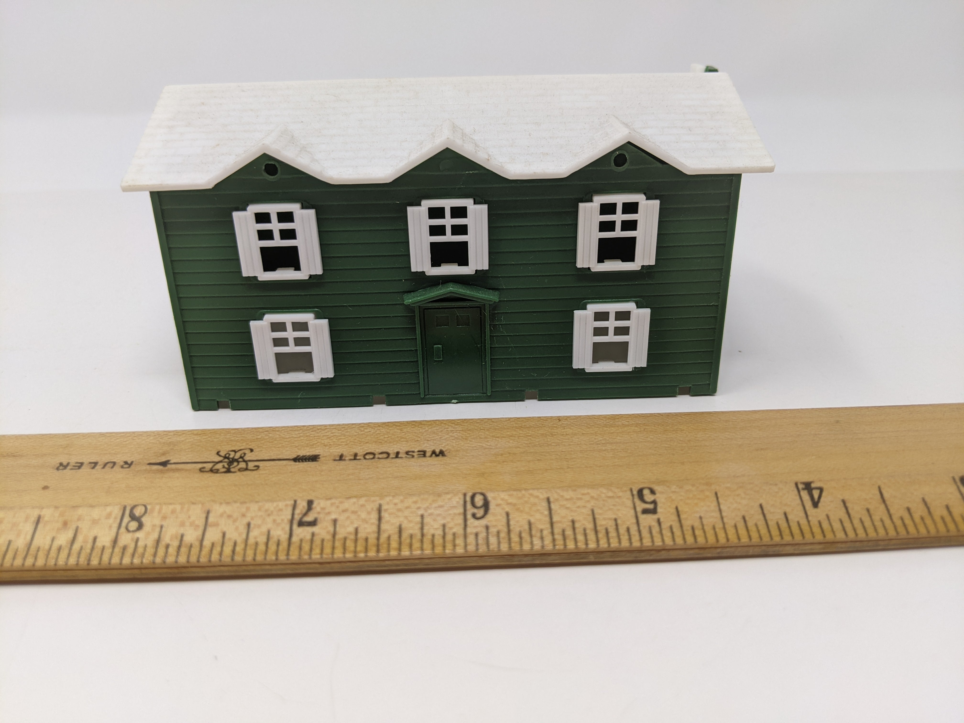 USED HO Scale, Small Green House, Read Description