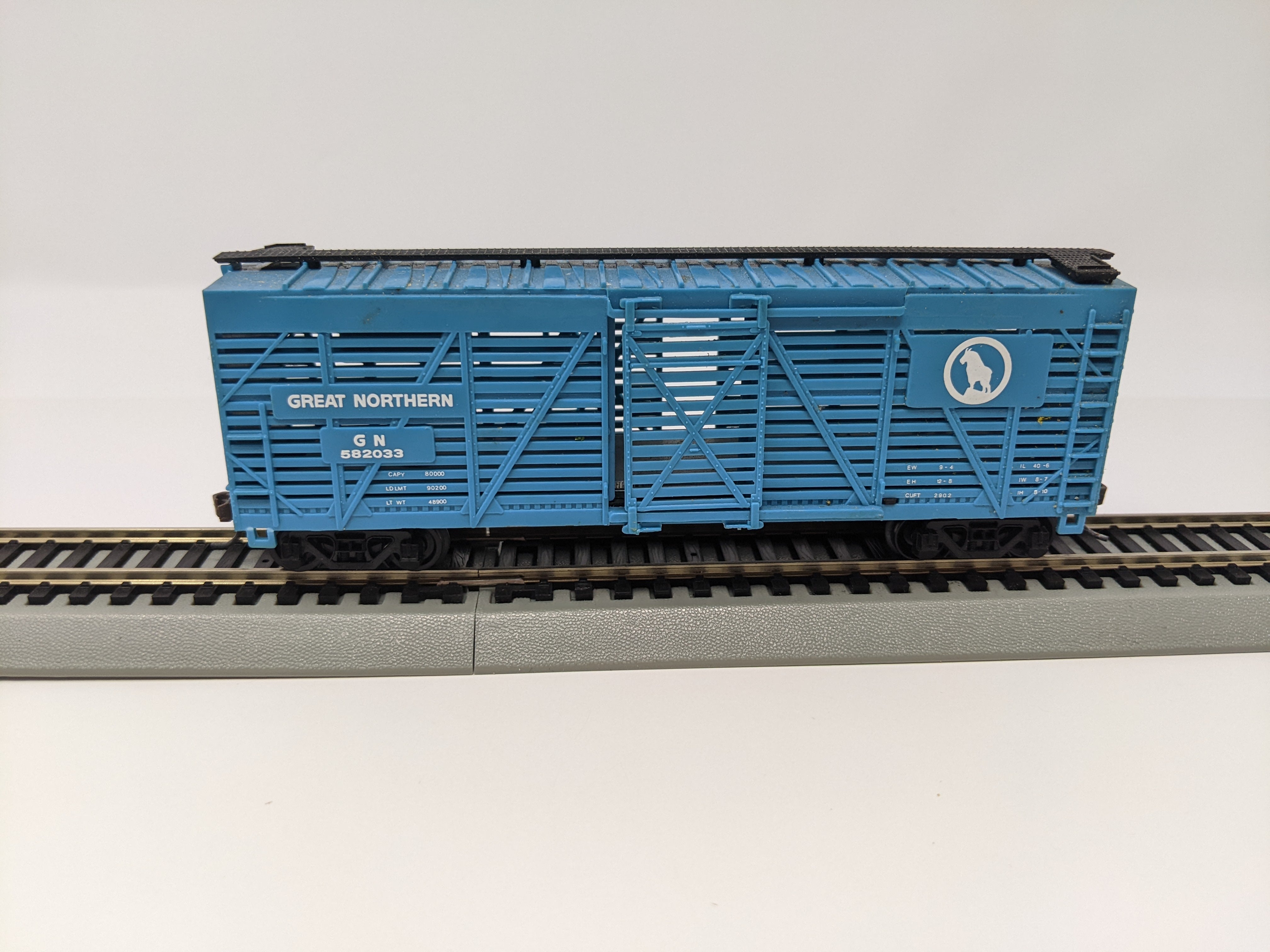 USED Bachmann HO Scale, 40' Stock Car, Great Northern GN #582033, Read Description