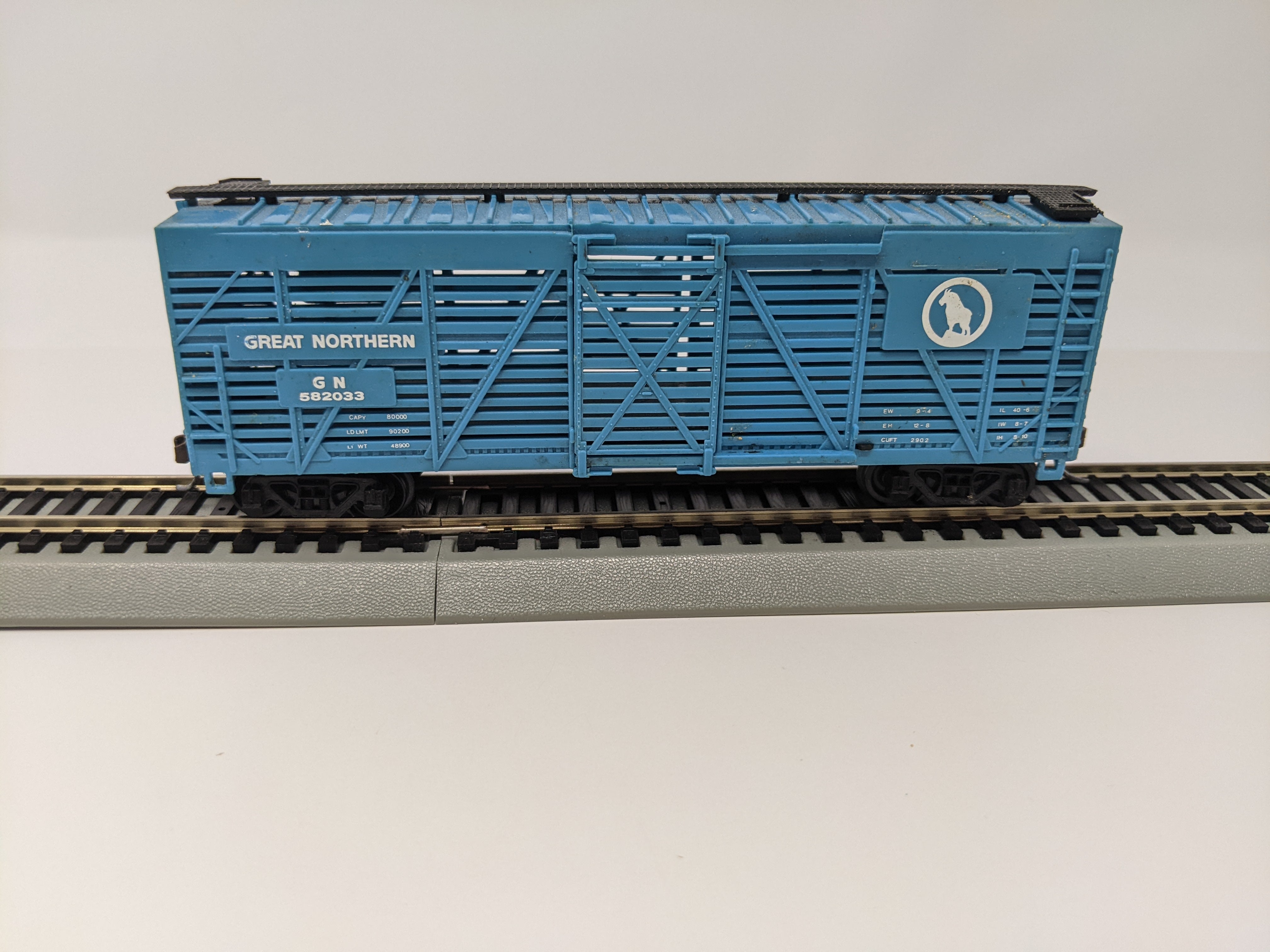USED Bachmann HO Scale, 40' Stock Car, Great Northern GN #582033, Read Description