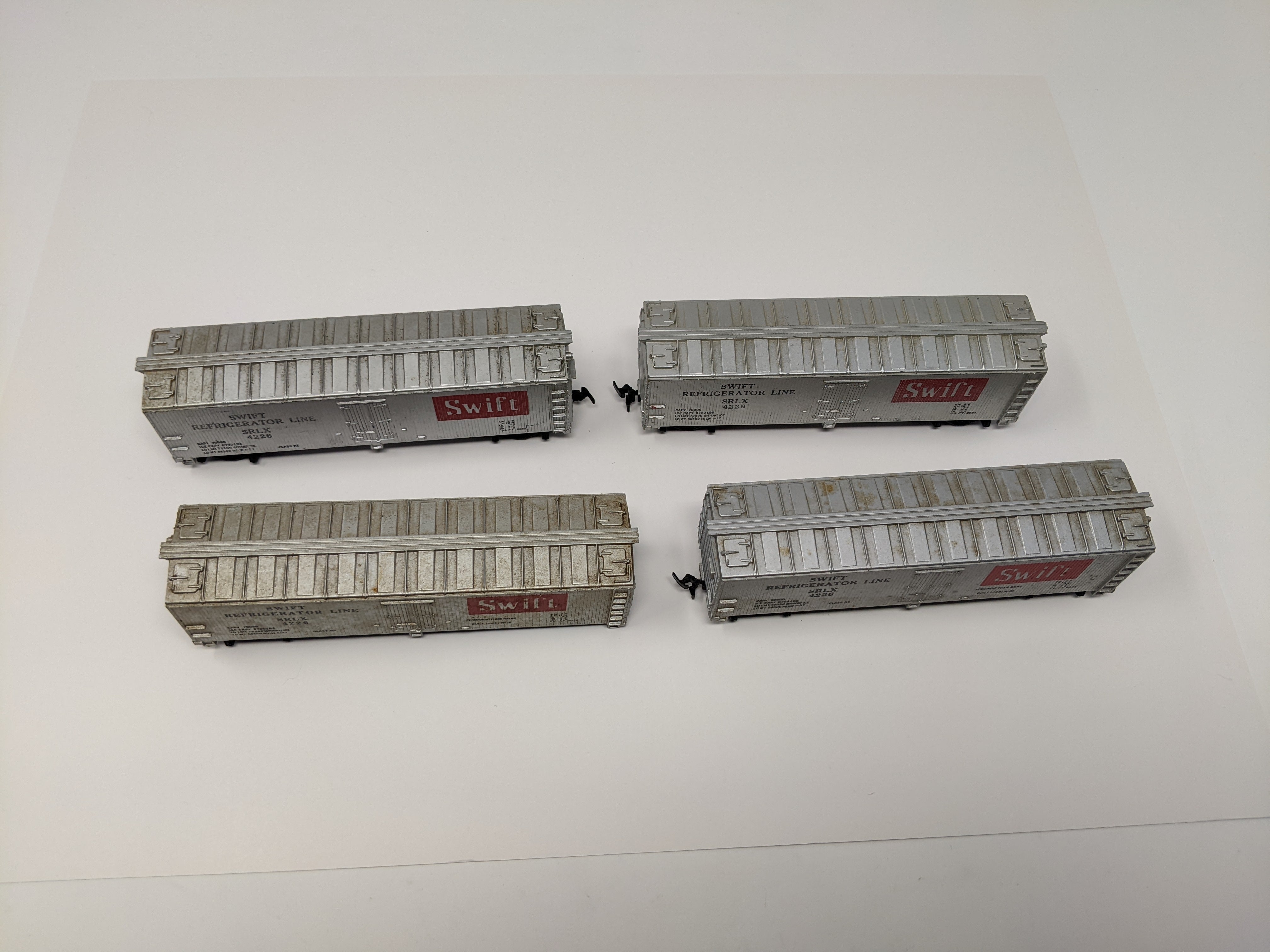 USED HO Scale, Lot of 4 Wooden Box Cars (various brands), Swift Refrigerator Line SRLX #4226, Read Description