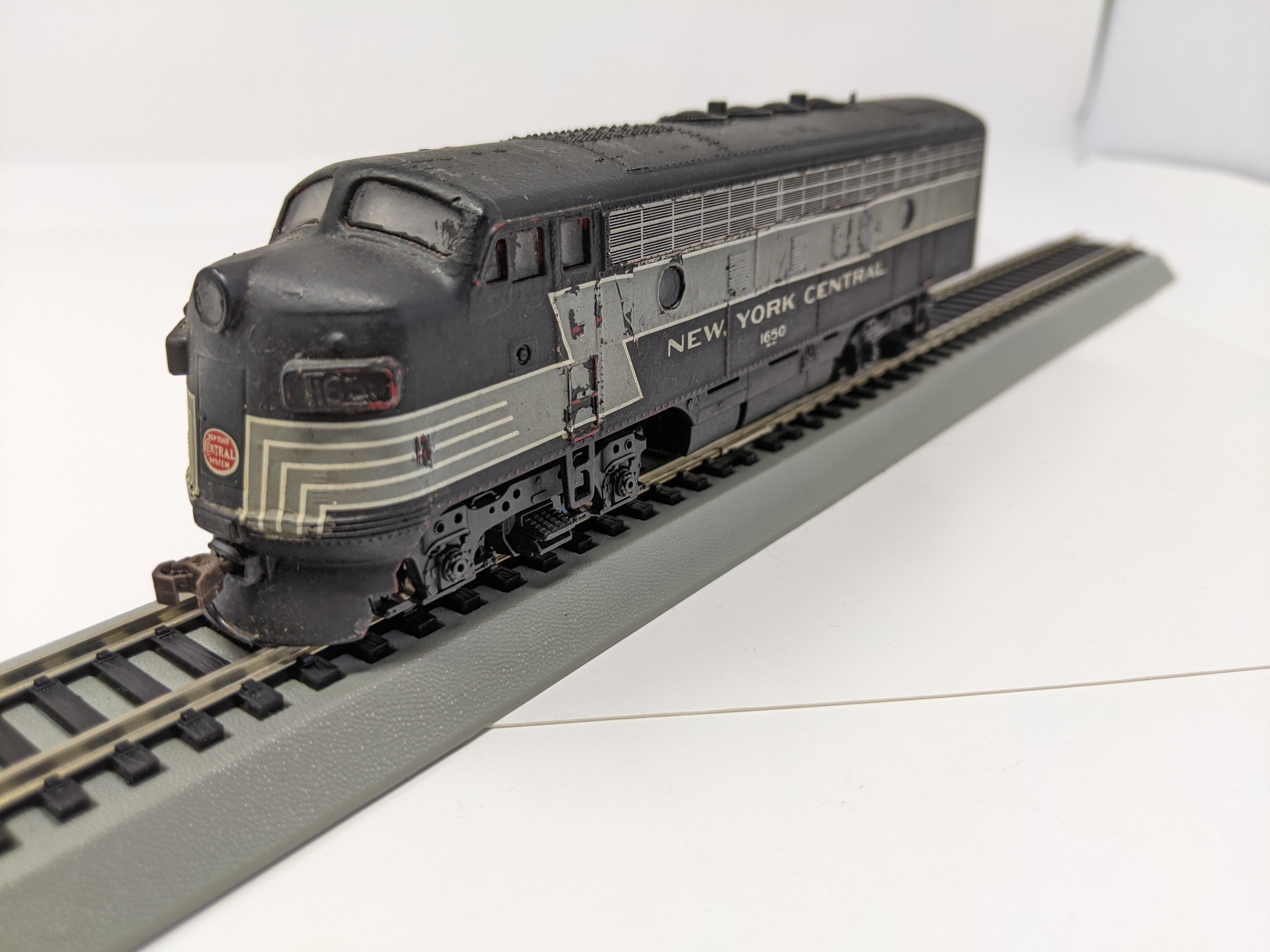 USED KATO HO Scale, FA Diesel Locomotive, New York Central #1650, Read Description