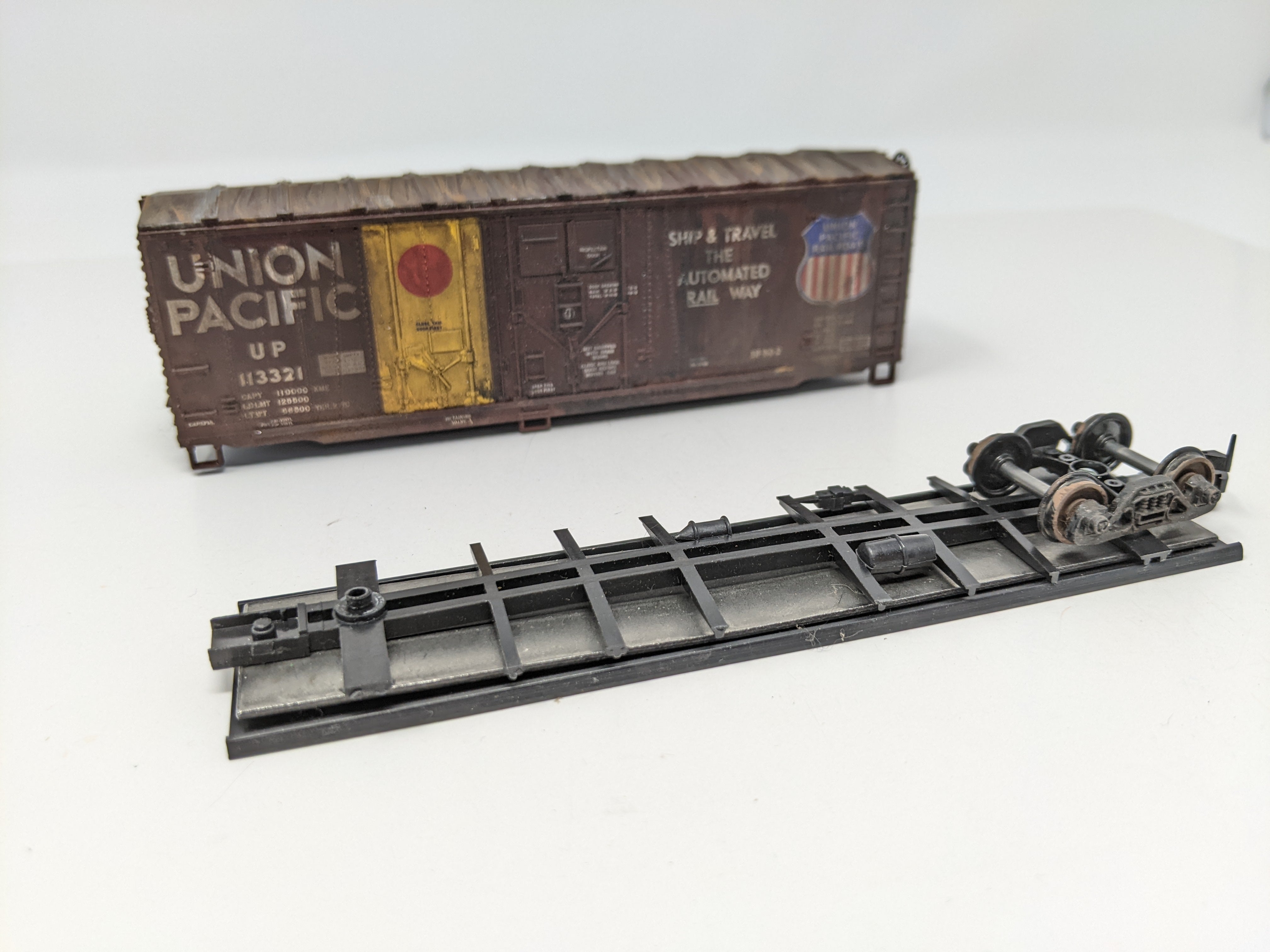 USED Athearn HO Scale, Weathered 40' Box Car, Union Pacific UP #113321, Read Description