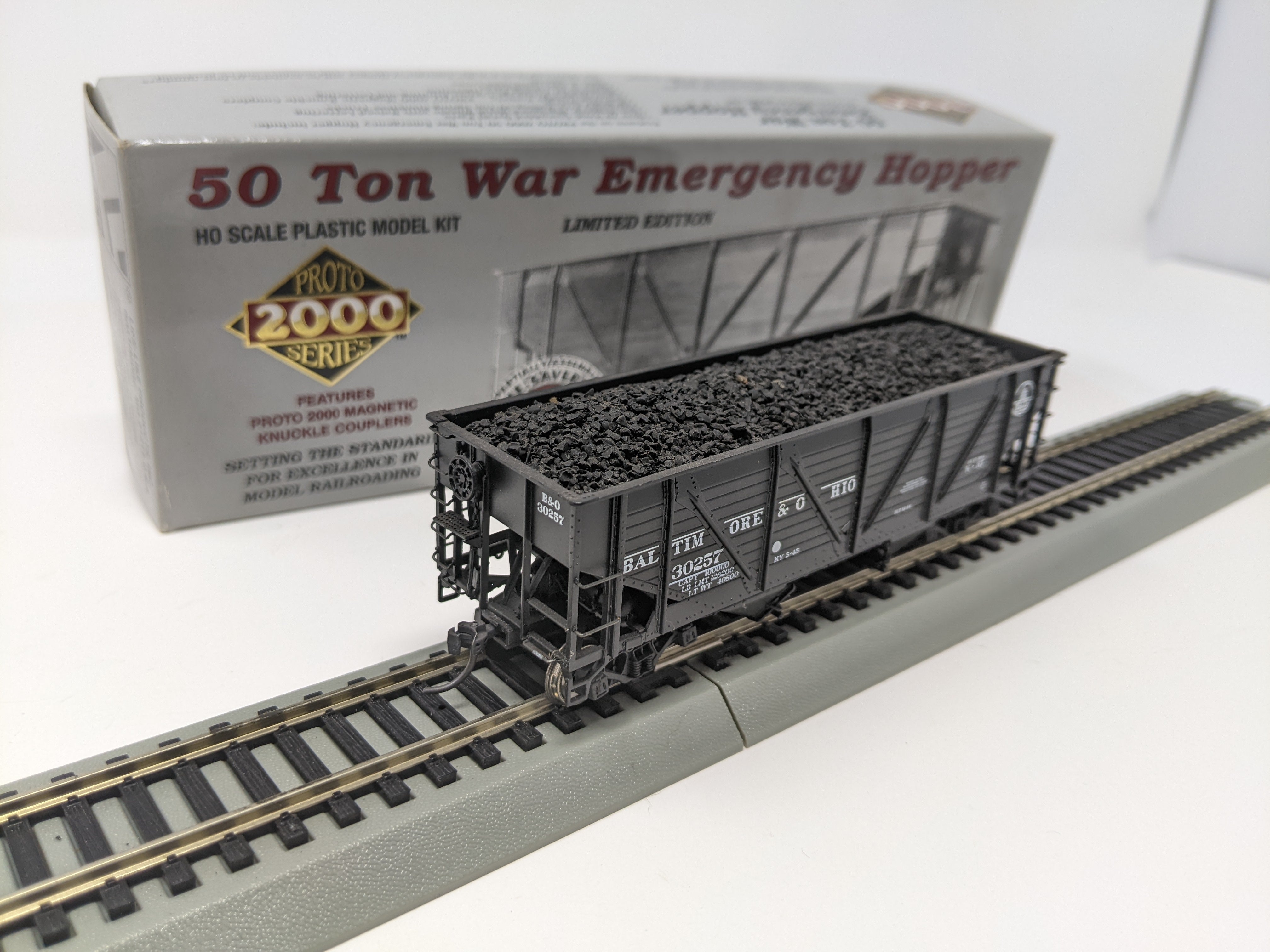 USED Life-Like 23803 HO Scale, 50 Ton War Emergency Hopper, Baltimore and Ohio B&O #30257, Read Description