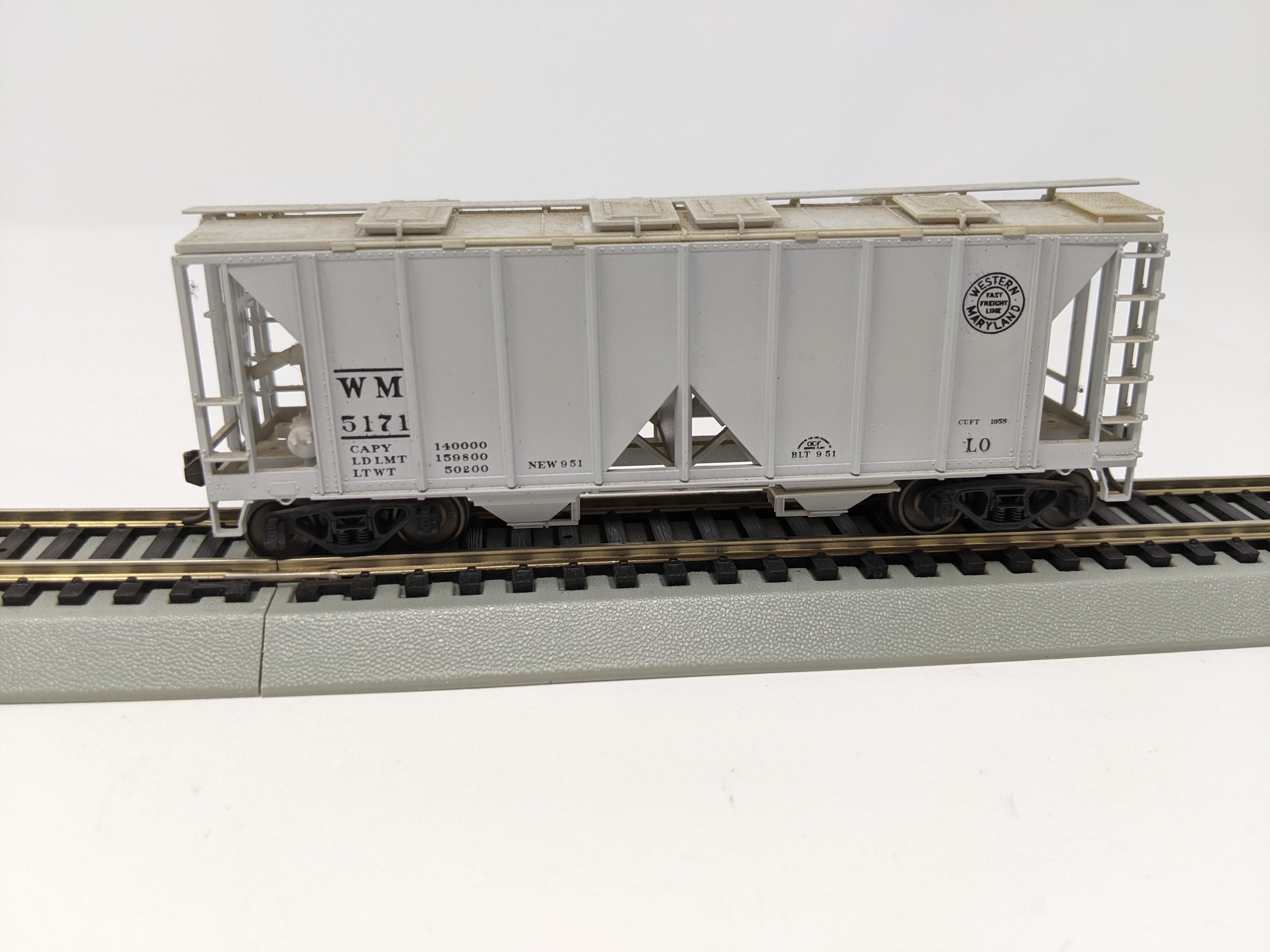 USED Bowser HO Scale, 70 Ton Covered Hopper, Western Maryland WM #5171, Read Description