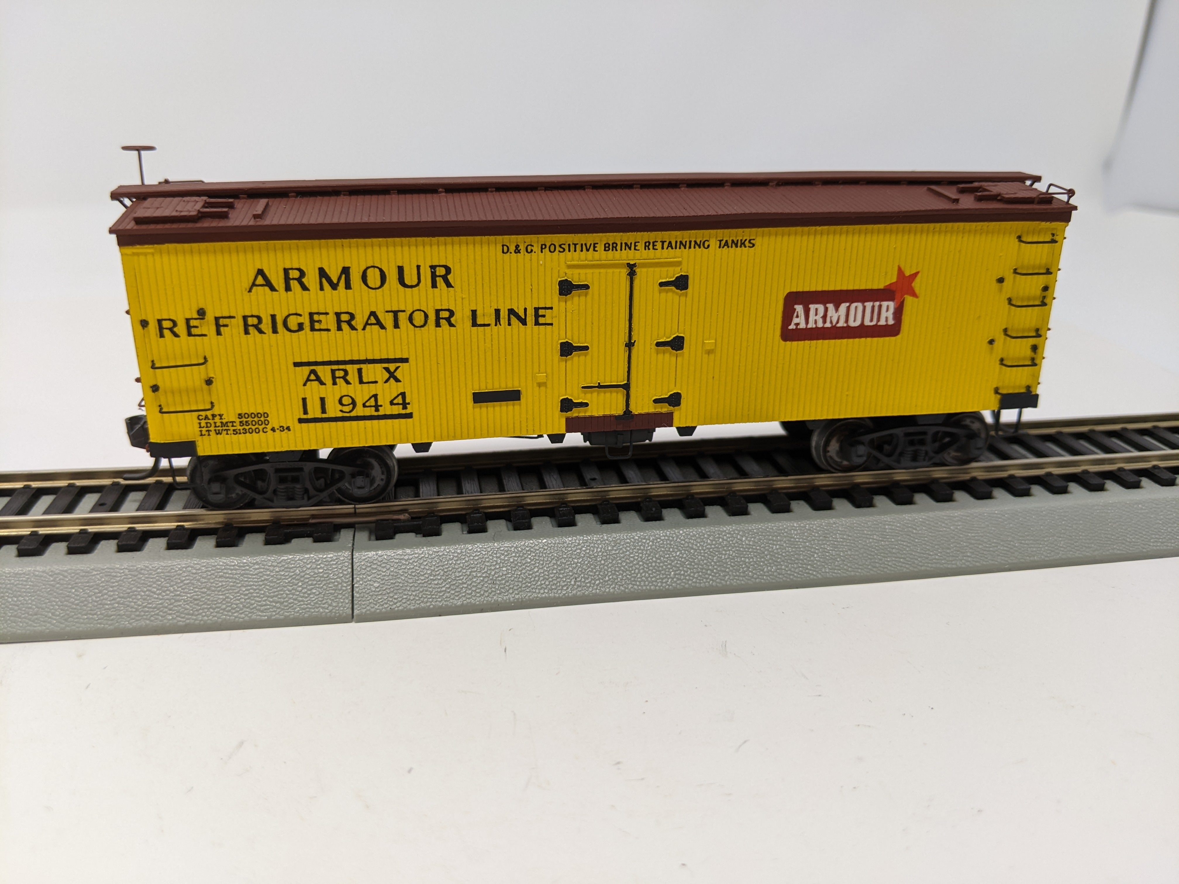 USED HO Scale, 38' Wooden Reefer Box Car, Armour Refrigerator Line ARLX #11944, Custom, Read Description