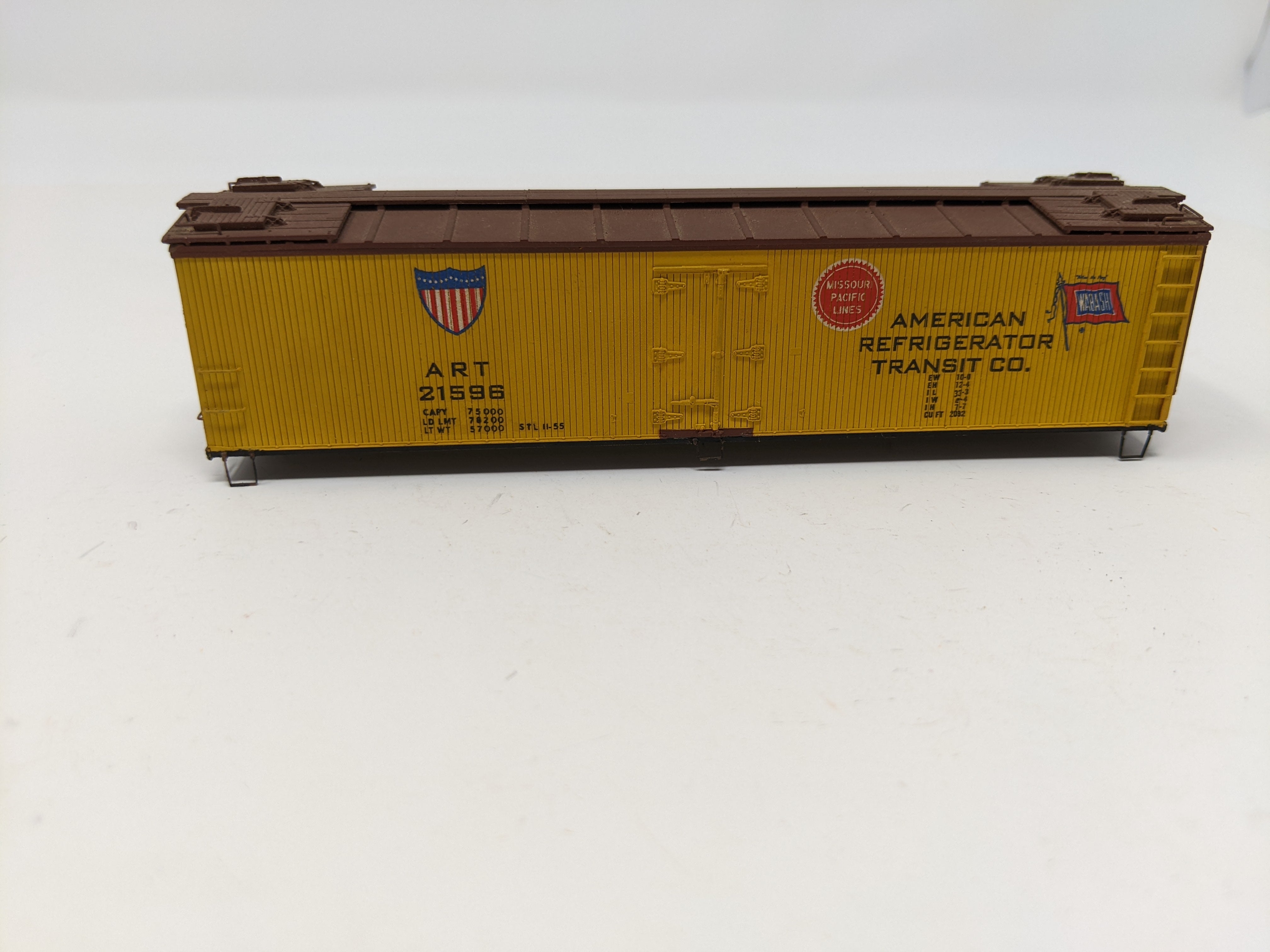 USED HO Scale, 41' Wooden Reefer Box Car, American Refrigerator Transit ART #21596, Read Description