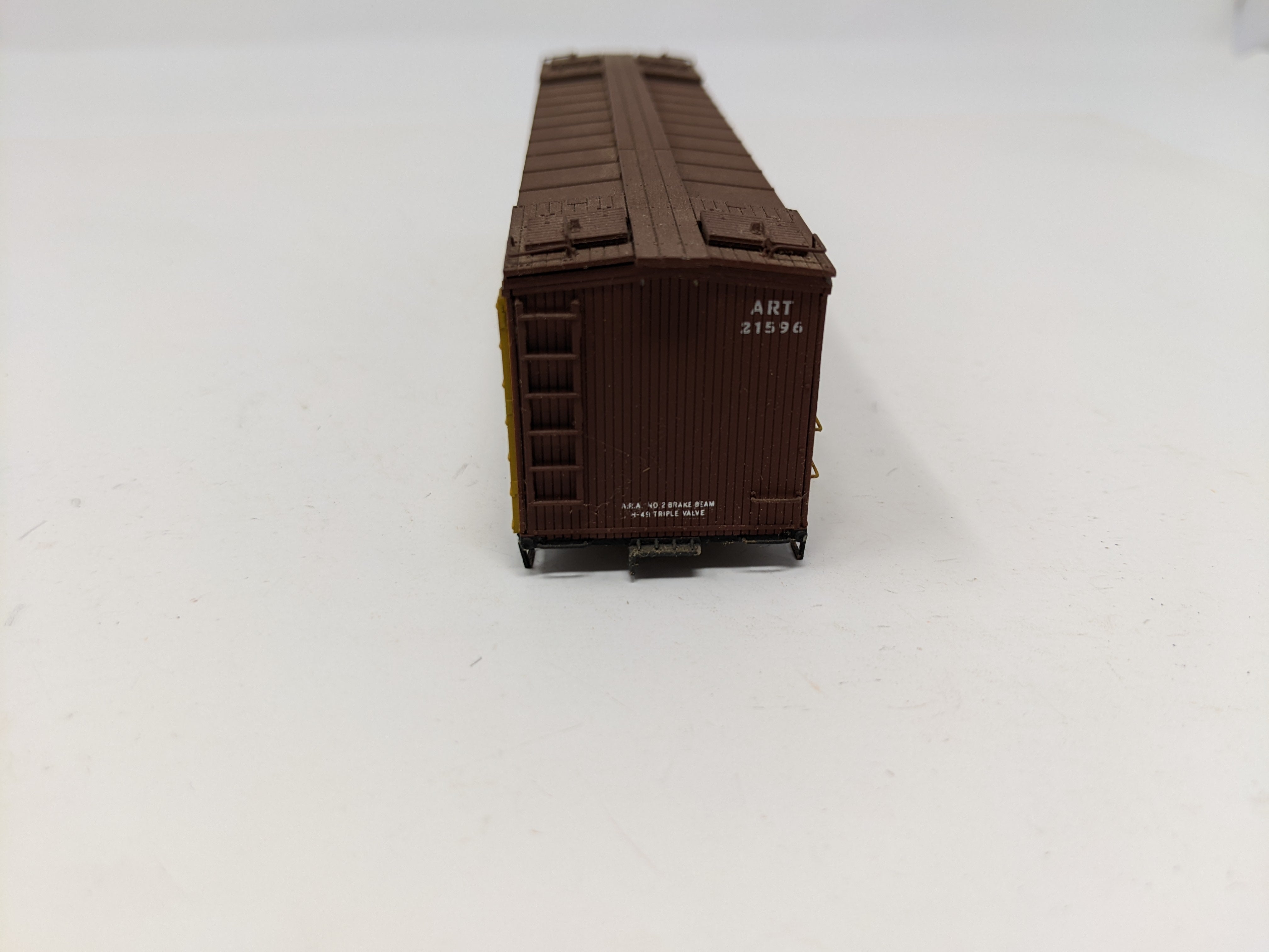 USED HO Scale, 41' Wooden Reefer Box Car, American Refrigerator Transit ART #21596, Read Description