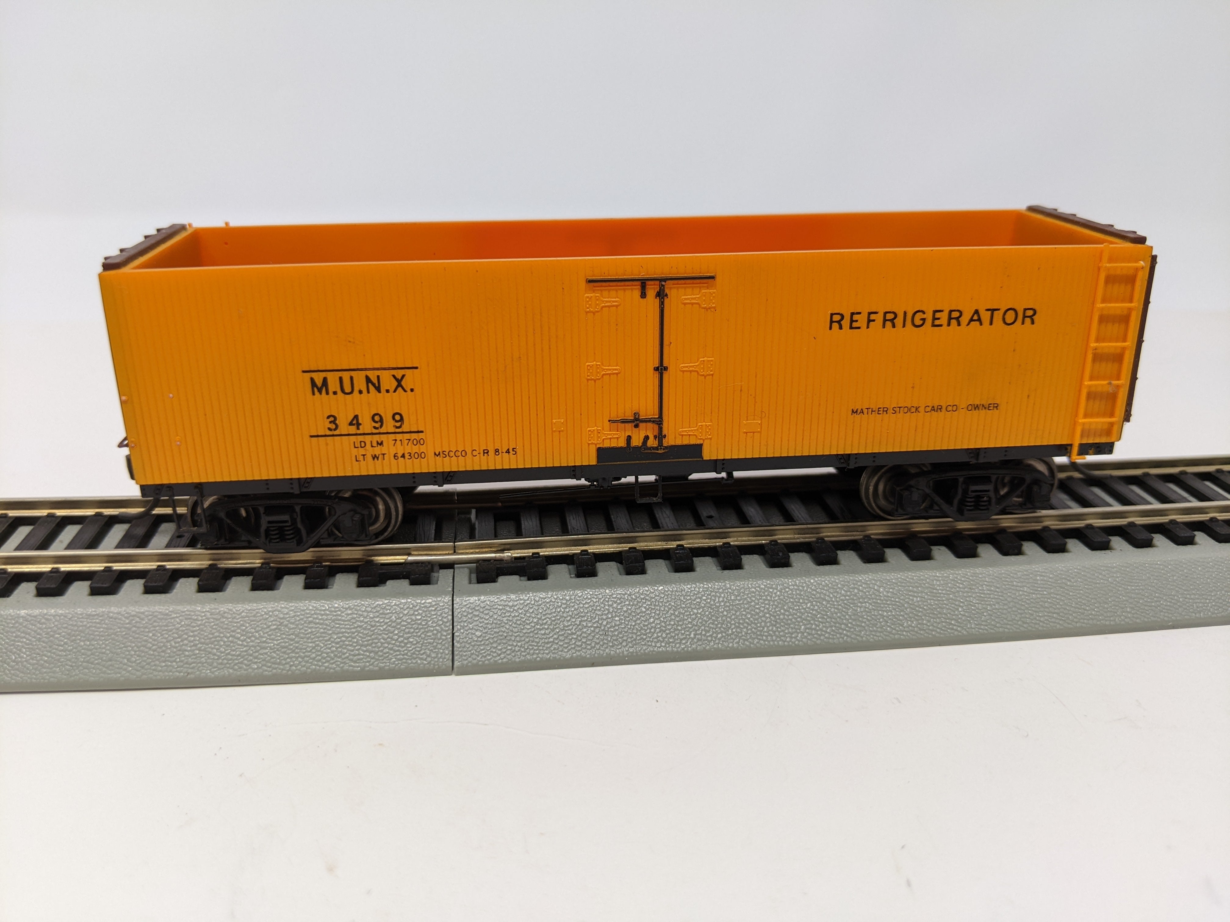 USED HO Scale, 37' Wooden Reefer Box Car, Mather Stock Car Co MUNX #3499, Read Description