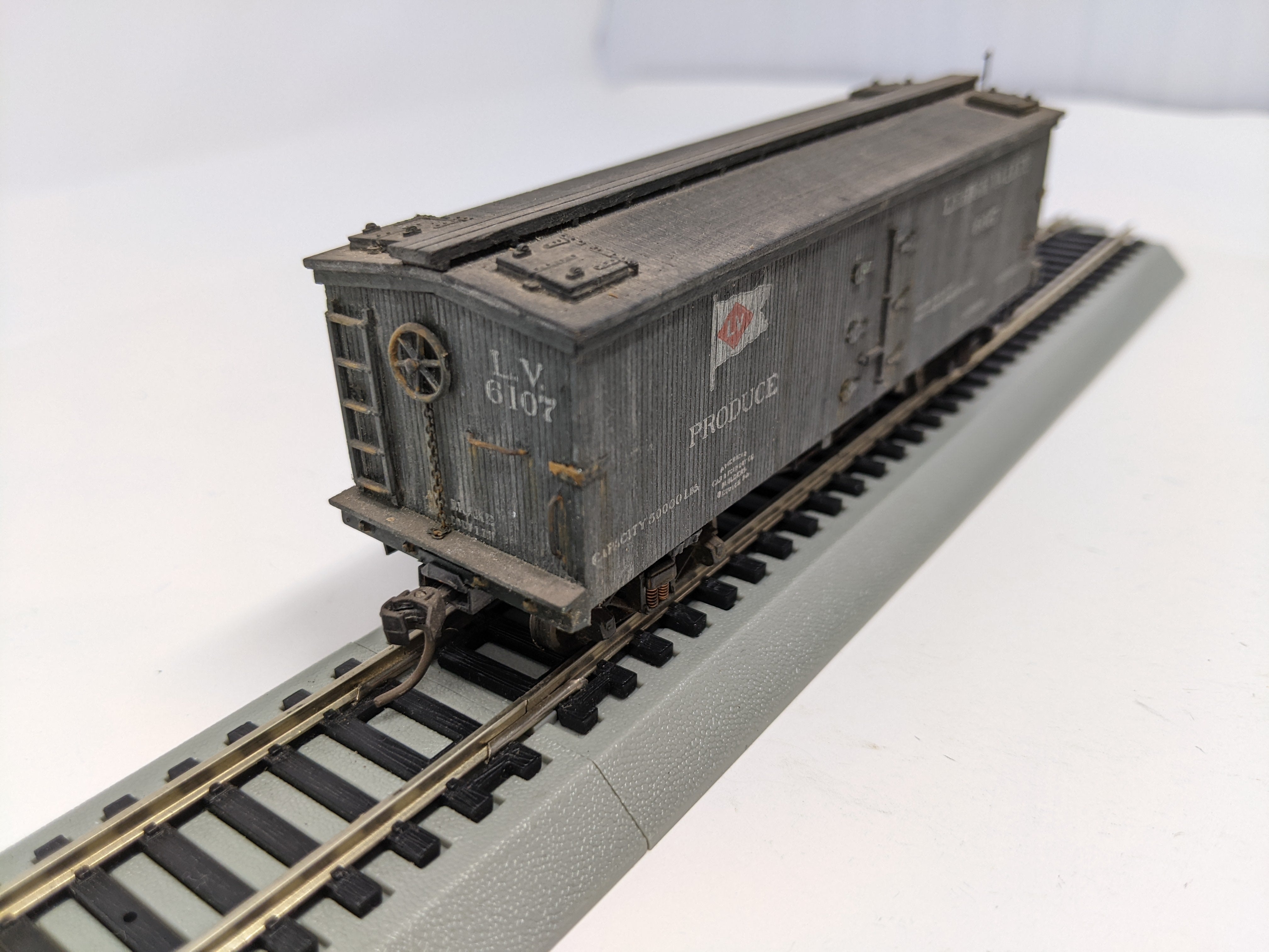 USED HO Scale, Oldtime 35' Wooden Reefer, Lehigh Valley #6017, Read Description