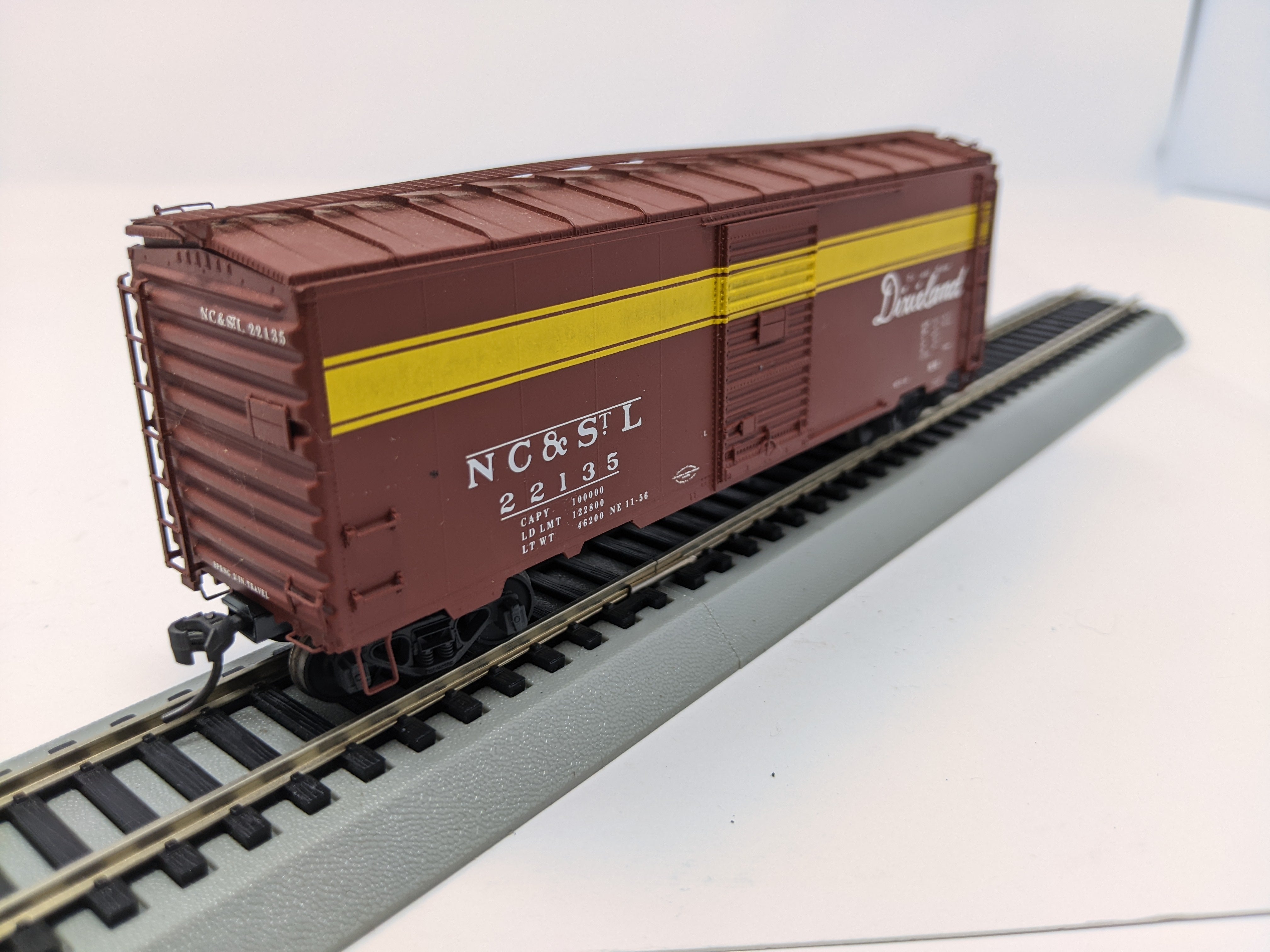USED HO Scale, 41' Steel Box Car, Nashville, Chattanooga and St. Louis Railway NC&StL #22135, Read Description