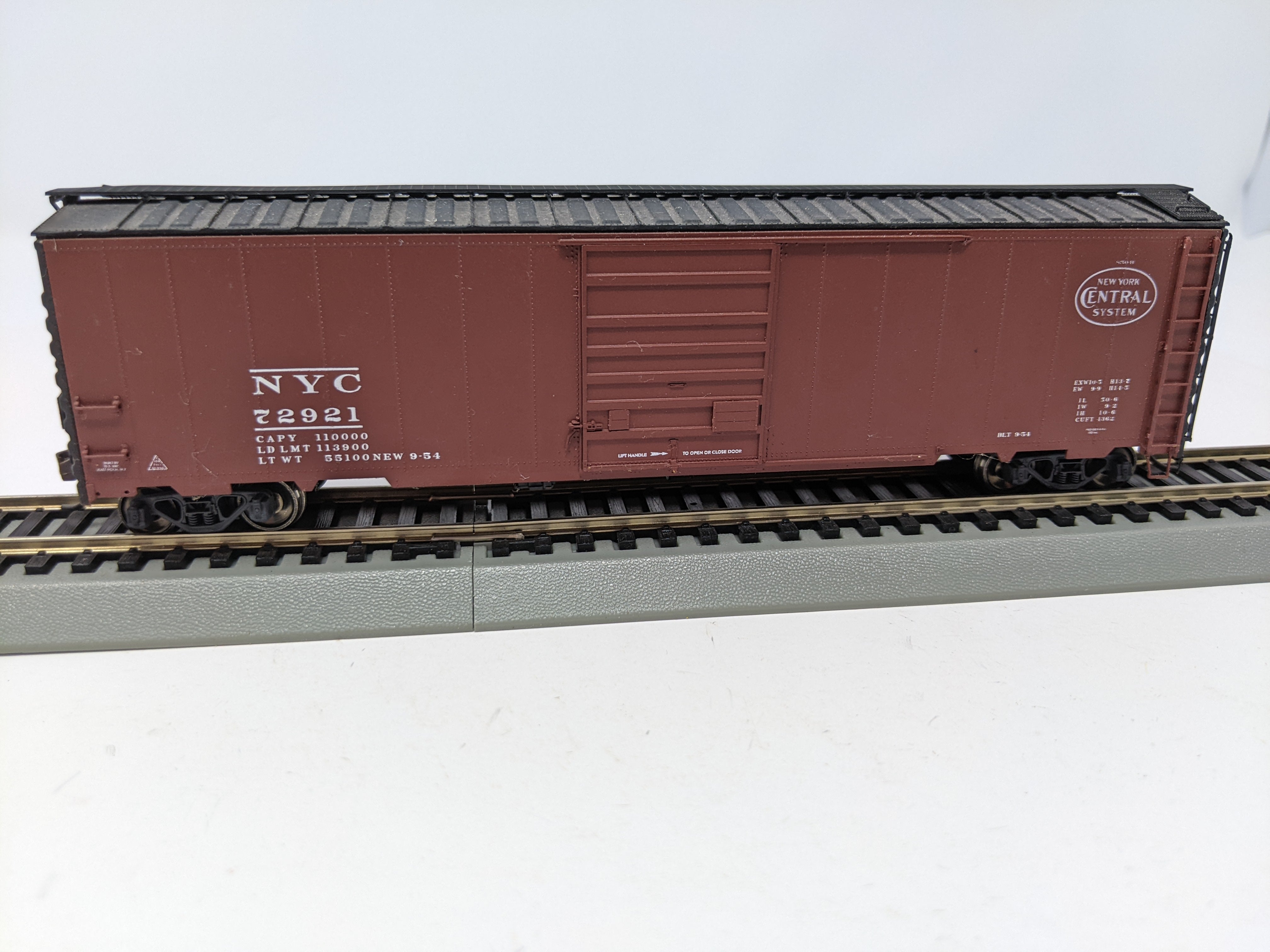USED HO Scale, 50' Steel Box Car, New York Central NYC #72921, Read Description