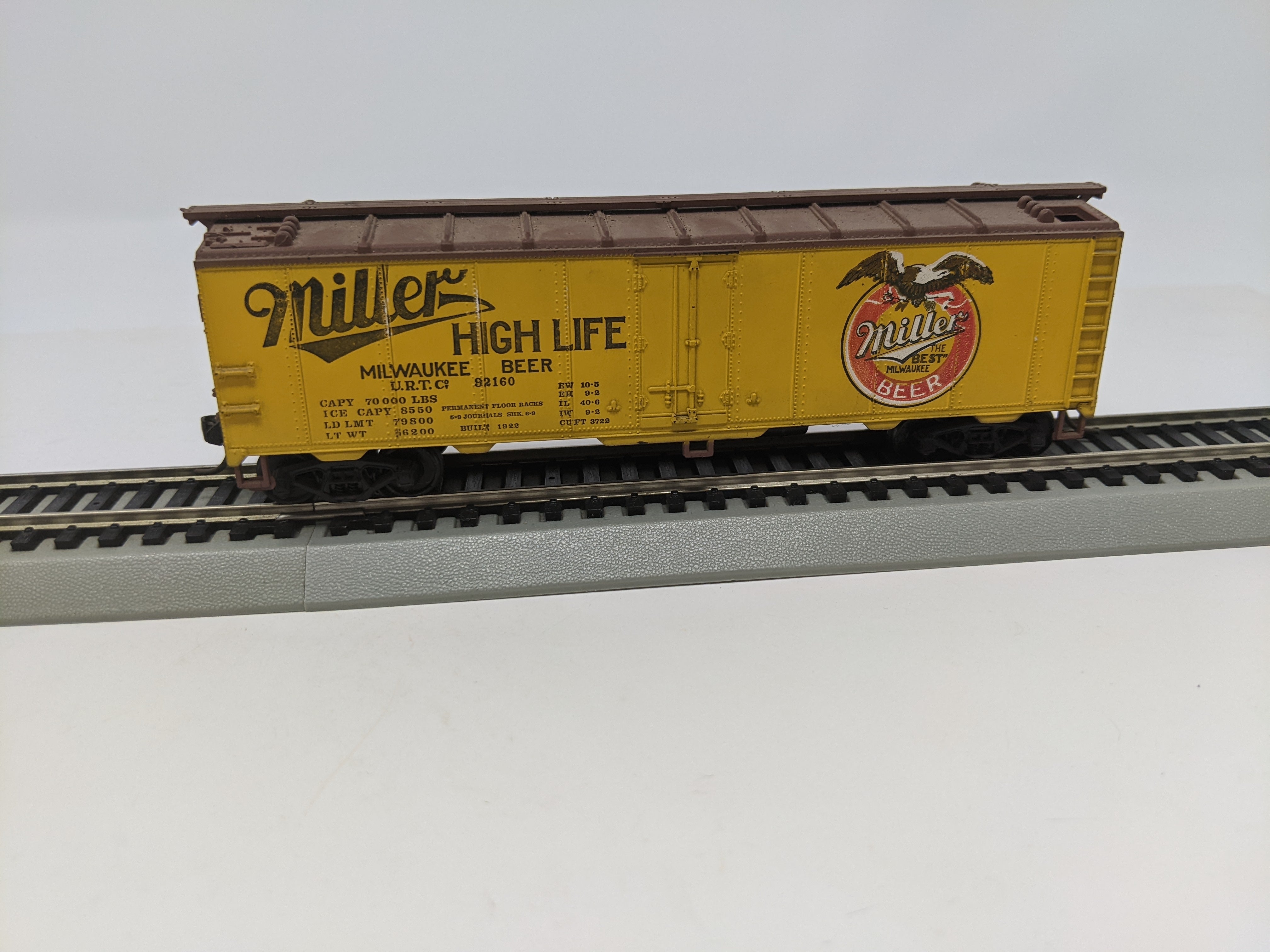 USED HO Scale, 40' Reefer Box Car, Miller High Life URTC #92160, Read Description