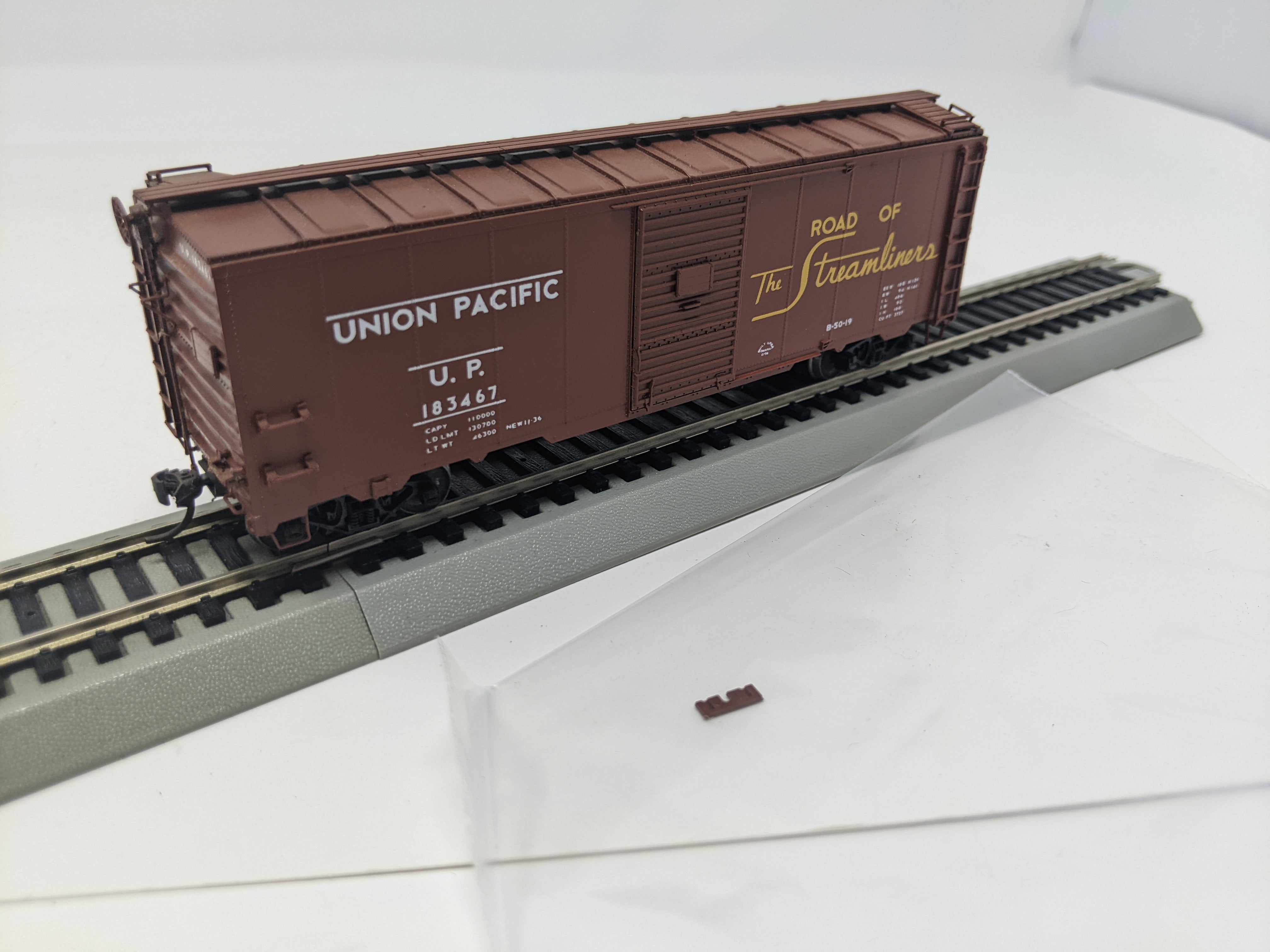 USED HO Scale, 40' Box Car, Union Pacific UP #183467, Read Description