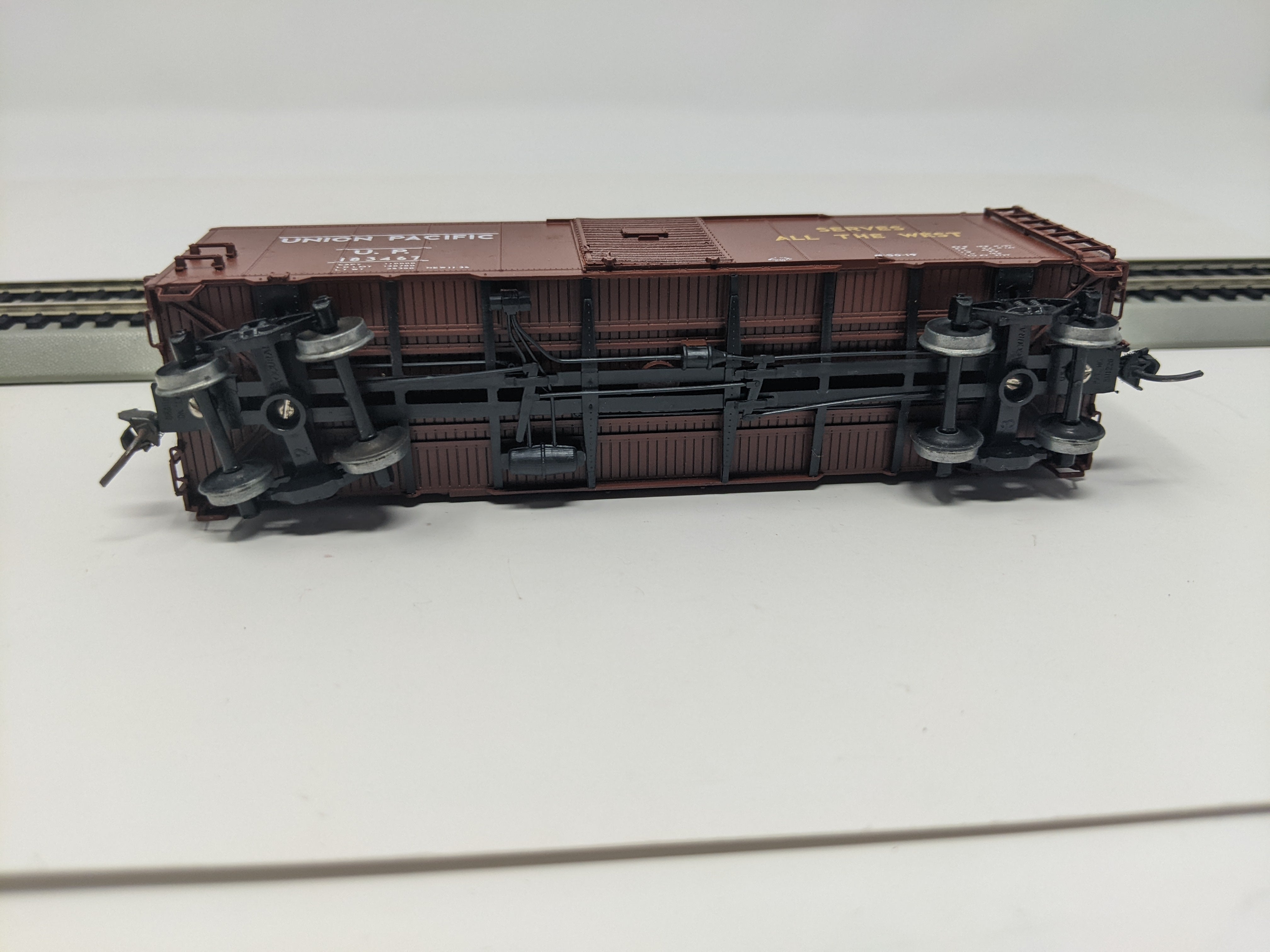 USED HO Scale, 40' Box Car, Union Pacific UP #183467, Read Description