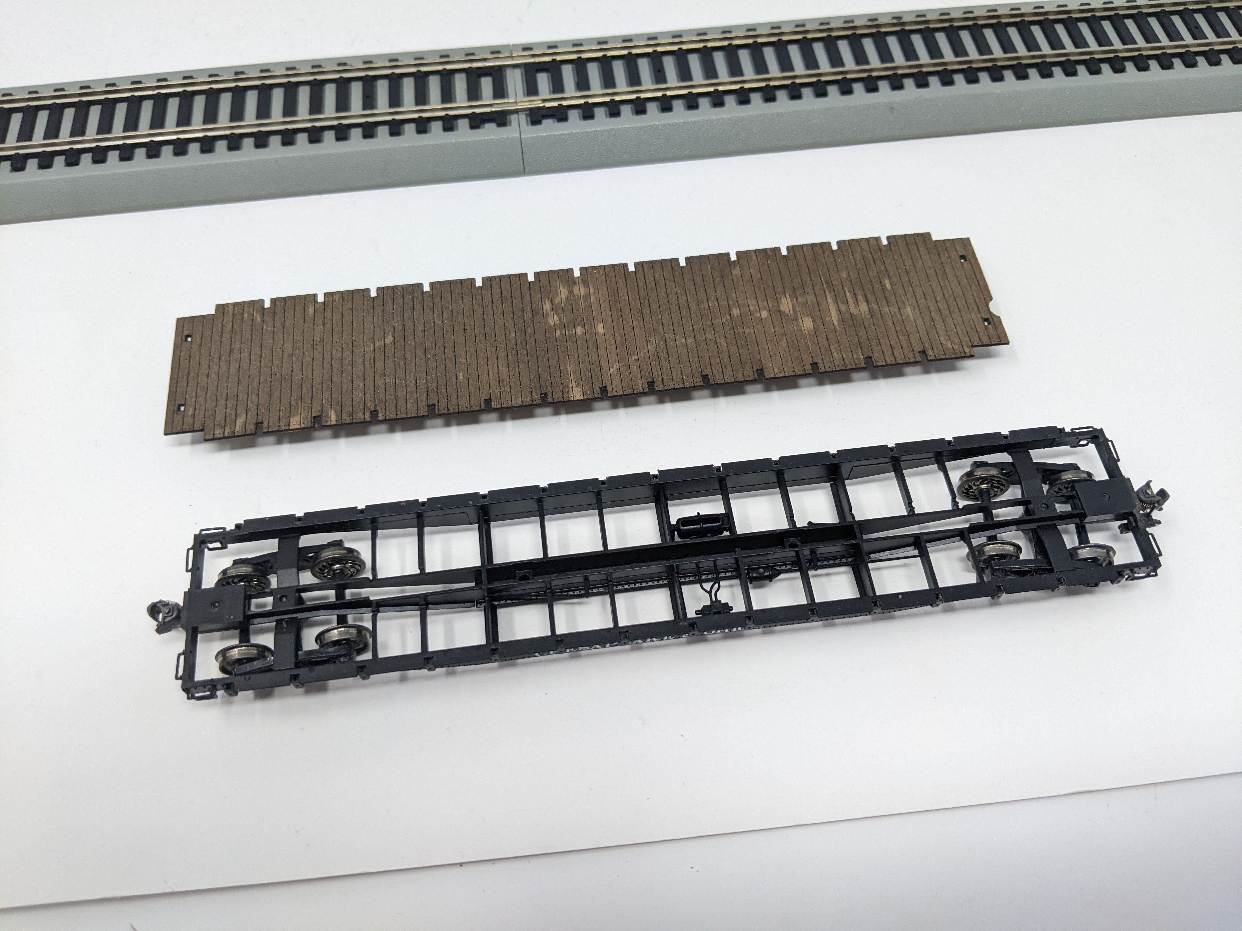 USED HO Scale, 55' Flat Car with Wood Deck, Chesapeake and Ohio C&O #80709, Read Description