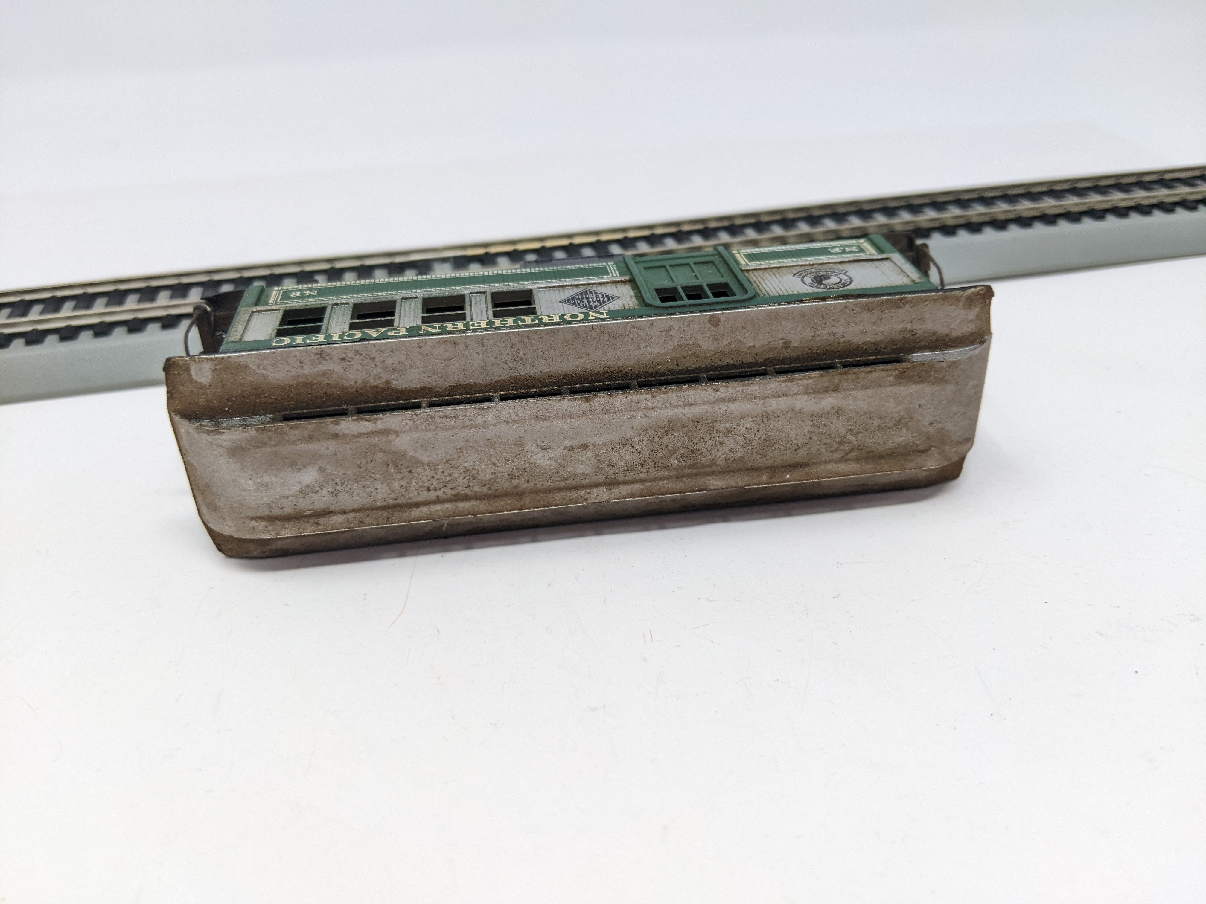 USED HO Scale, 30' Old Time Combine Passenger Car, Northern Pacific NP , Read Description