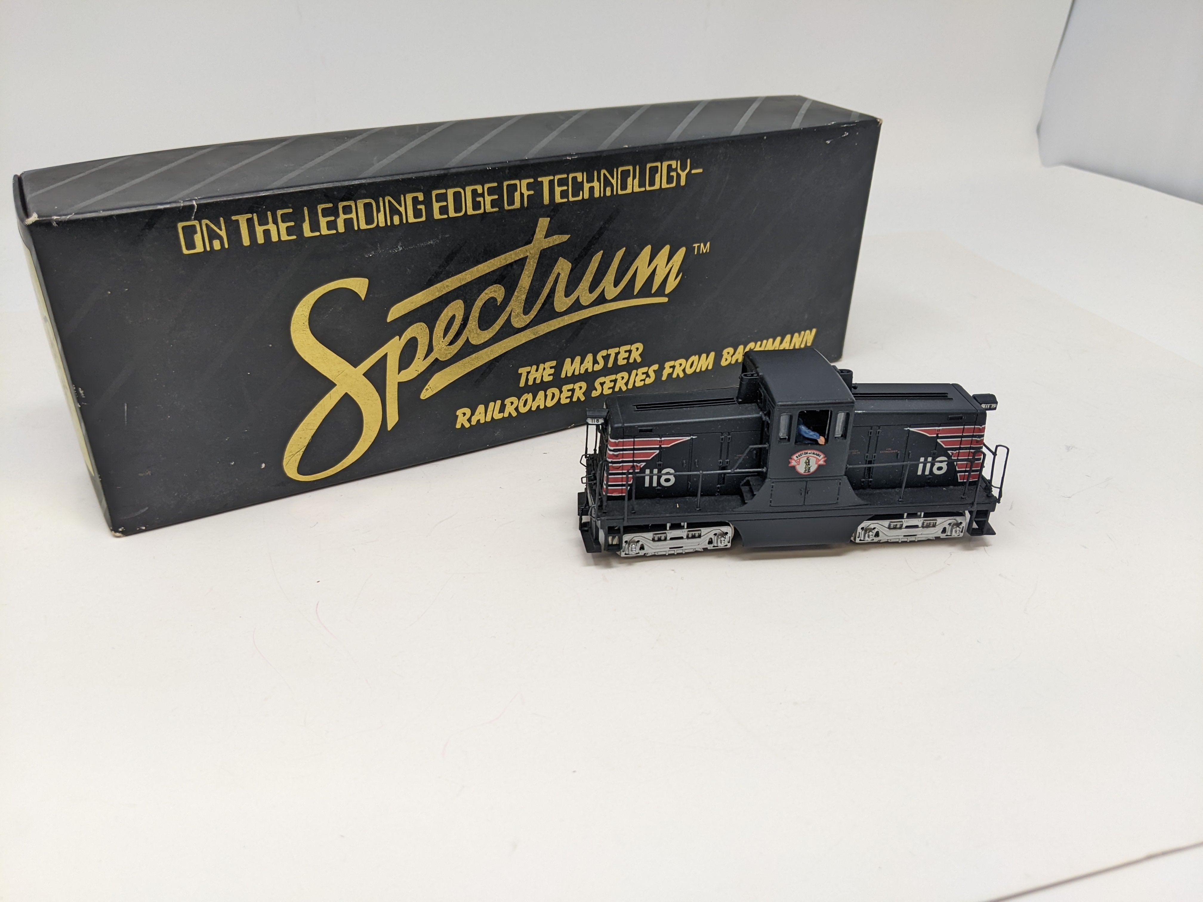 USED Bachmann 80022 HO Scale, Spectrum GE 44 Ton Diesel Switcher, Boston and Maine #118, Minuteman (DC)