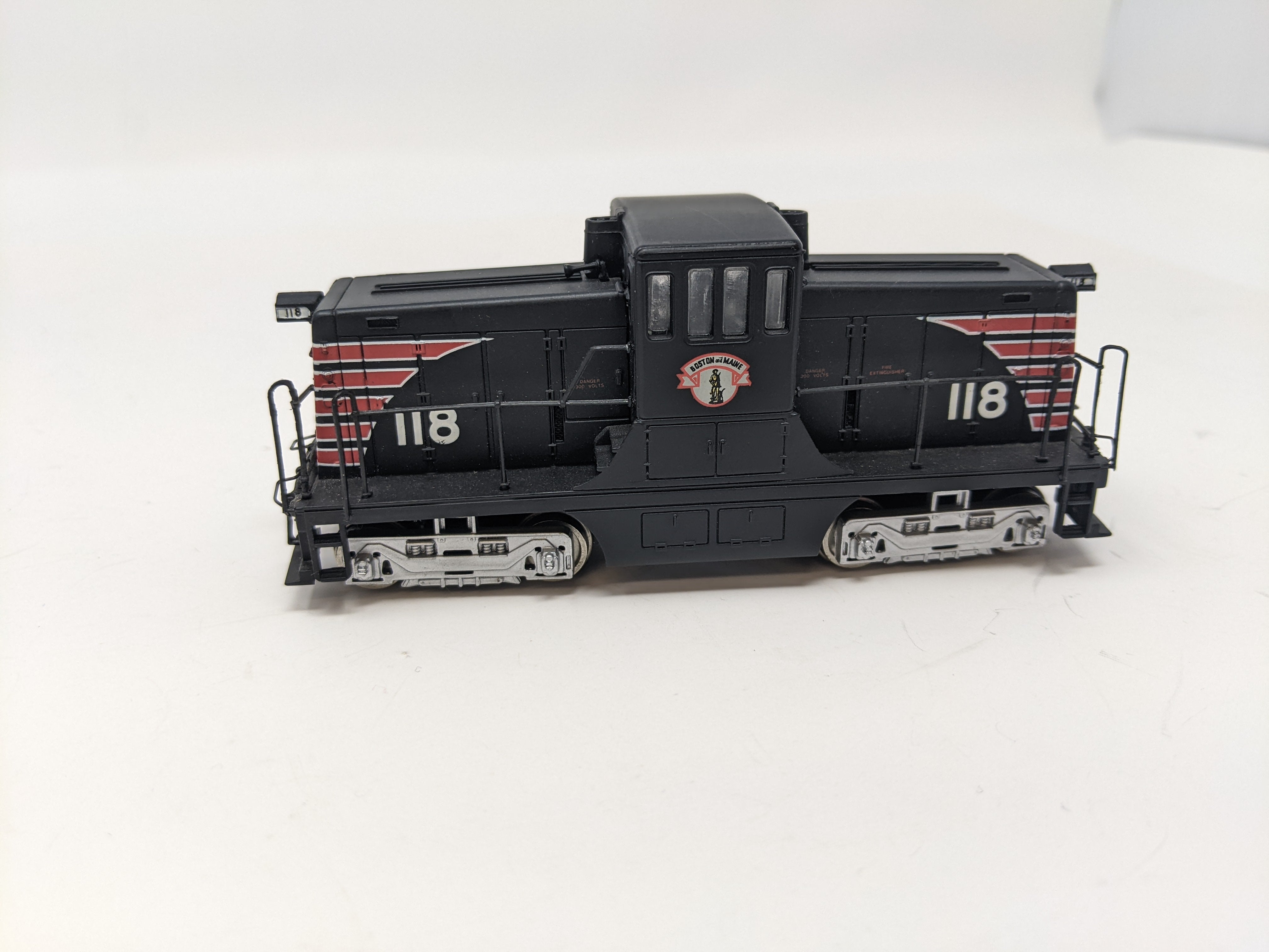 USED Bachmann 80022 HO Scale, Spectrum GE 44 Ton Diesel Switcher, Boston and Maine #118, Minuteman (DC)