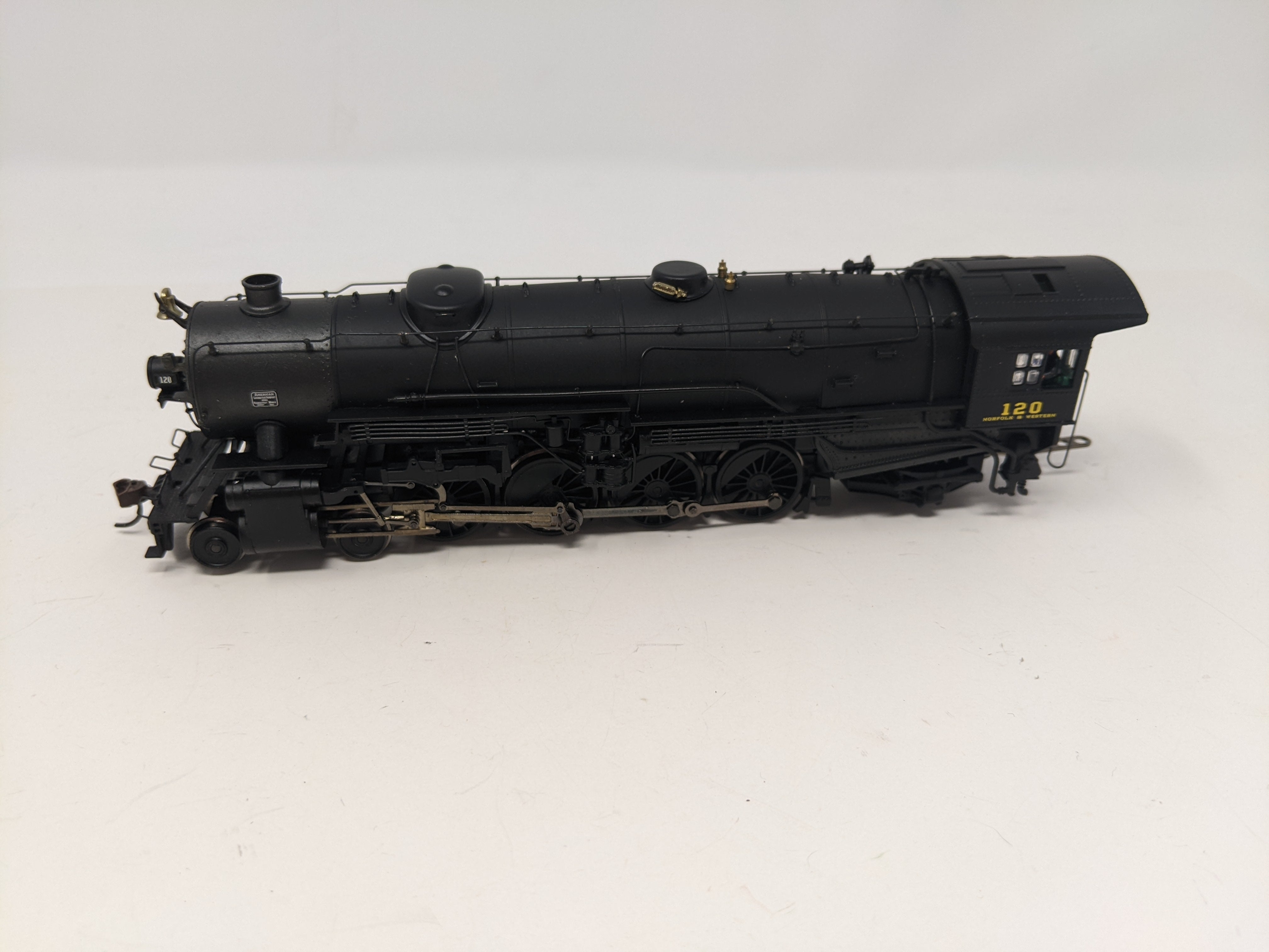 USED Bachmann 82504 HO Scale, USRA Heavy Mountain 4-8-2 Steam Locomotive, Norfolk & Western #120 (DC)