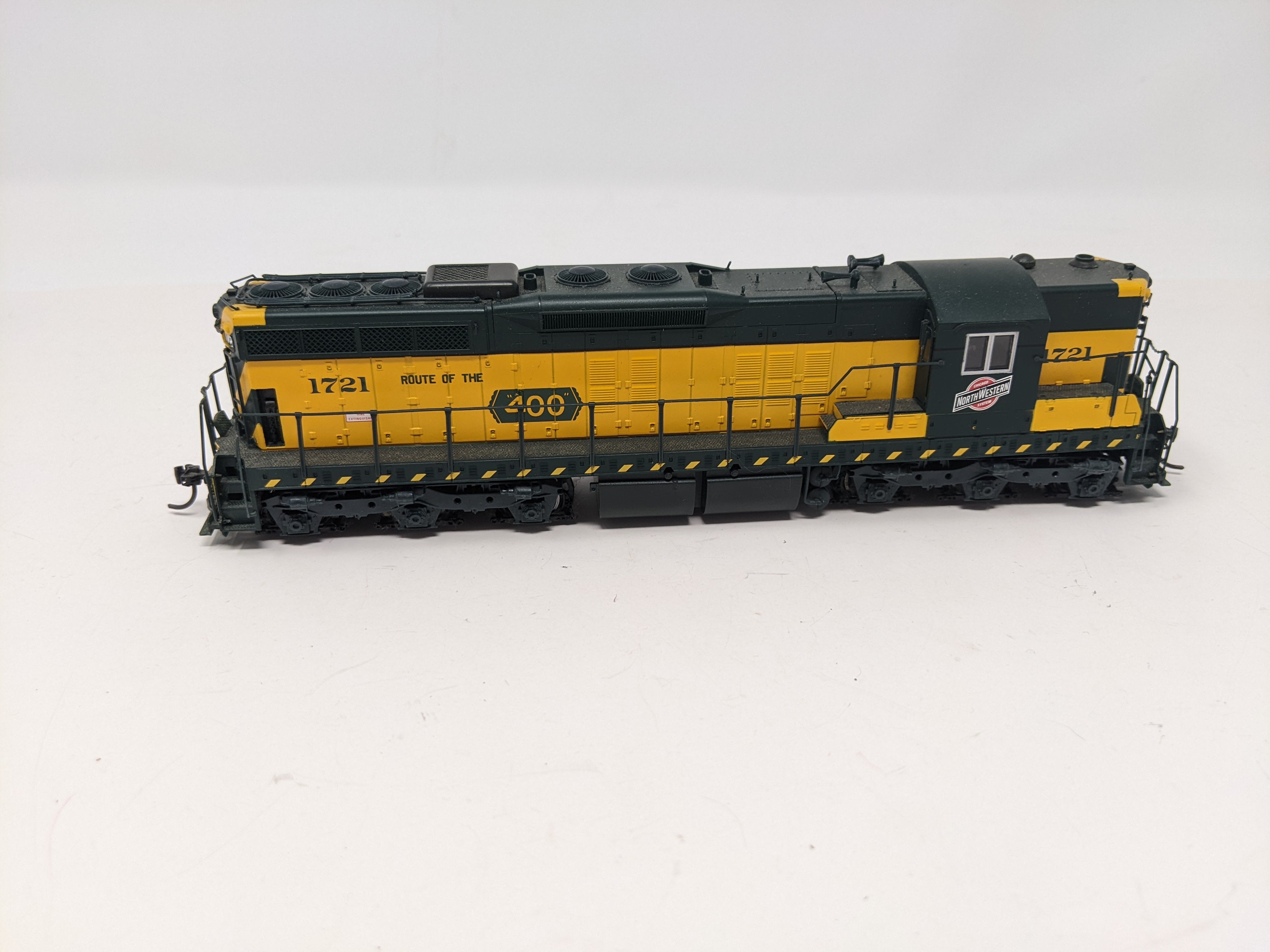 USED Life-Like 21168 HO Scale, Proto 2000 SD9 Diesel Locomotive, Chicago & North Western CN&W #1721 (DC)
