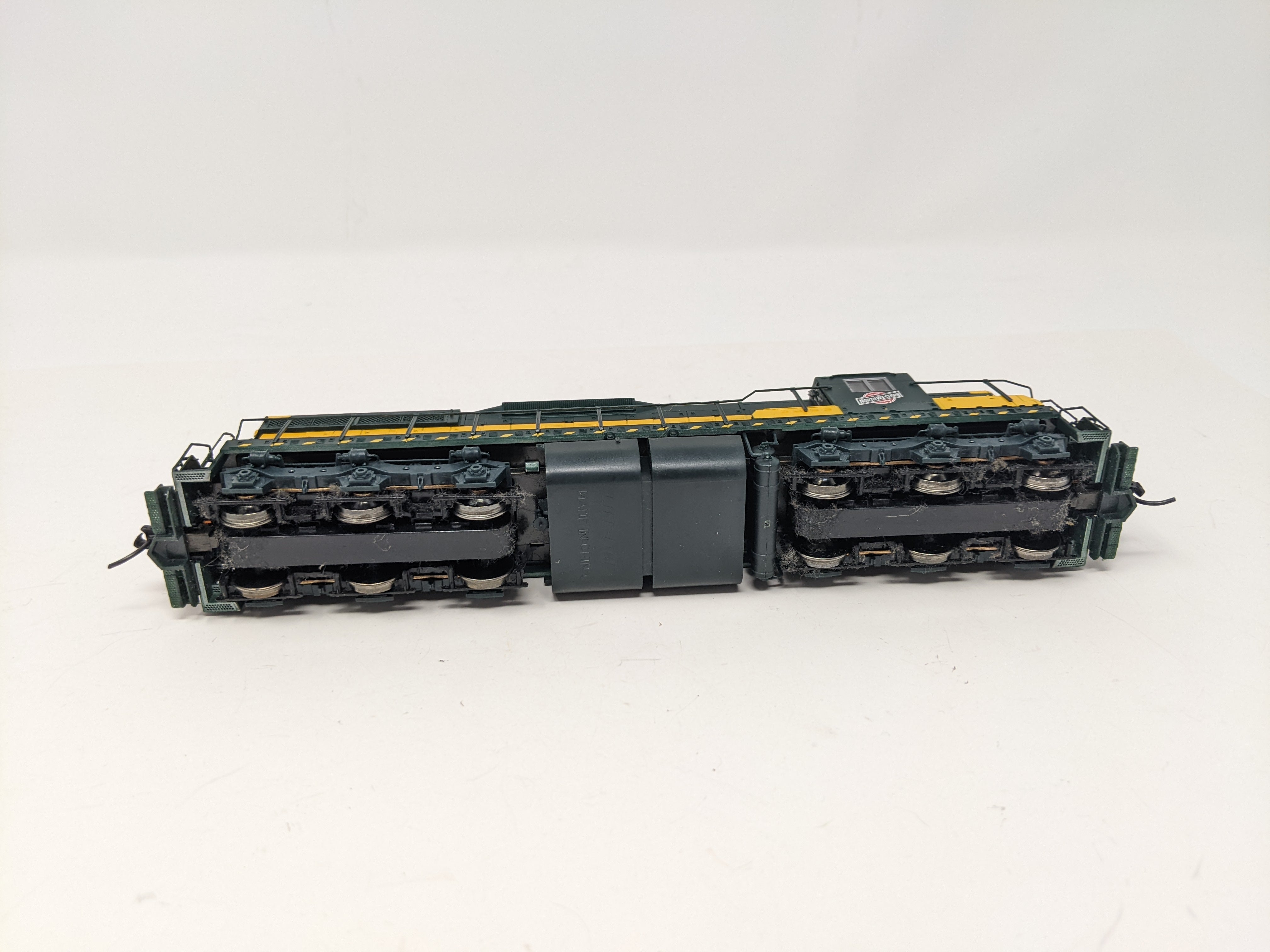 USED Life-Like 21168 HO Scale, Proto 2000 SD9 Diesel Locomotive, Chicago & North Western CN&W #1721 (DC)