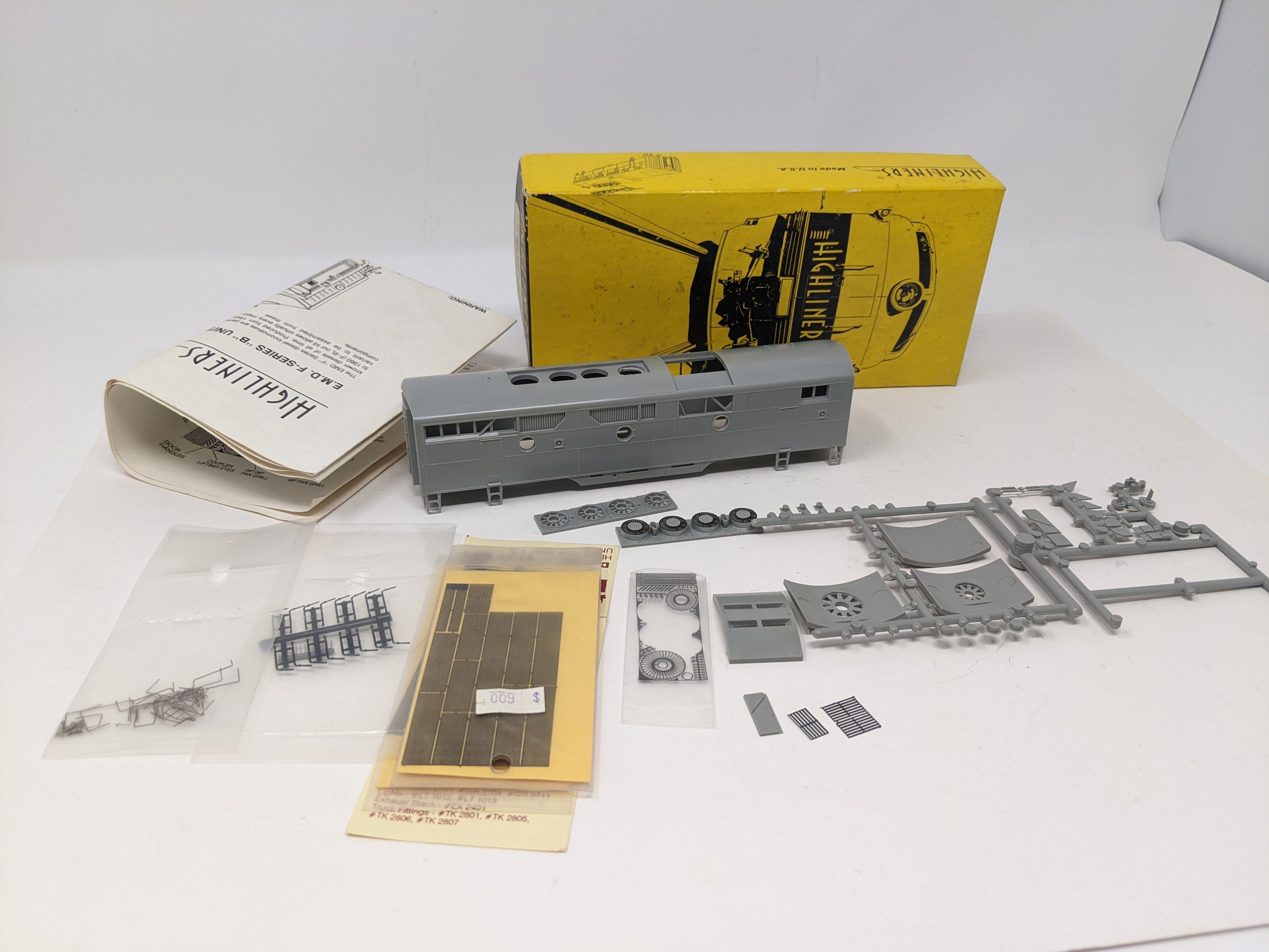 USED Highliners 1002 HO Scale, F-Series B-Unit Without Screens, Undecorated