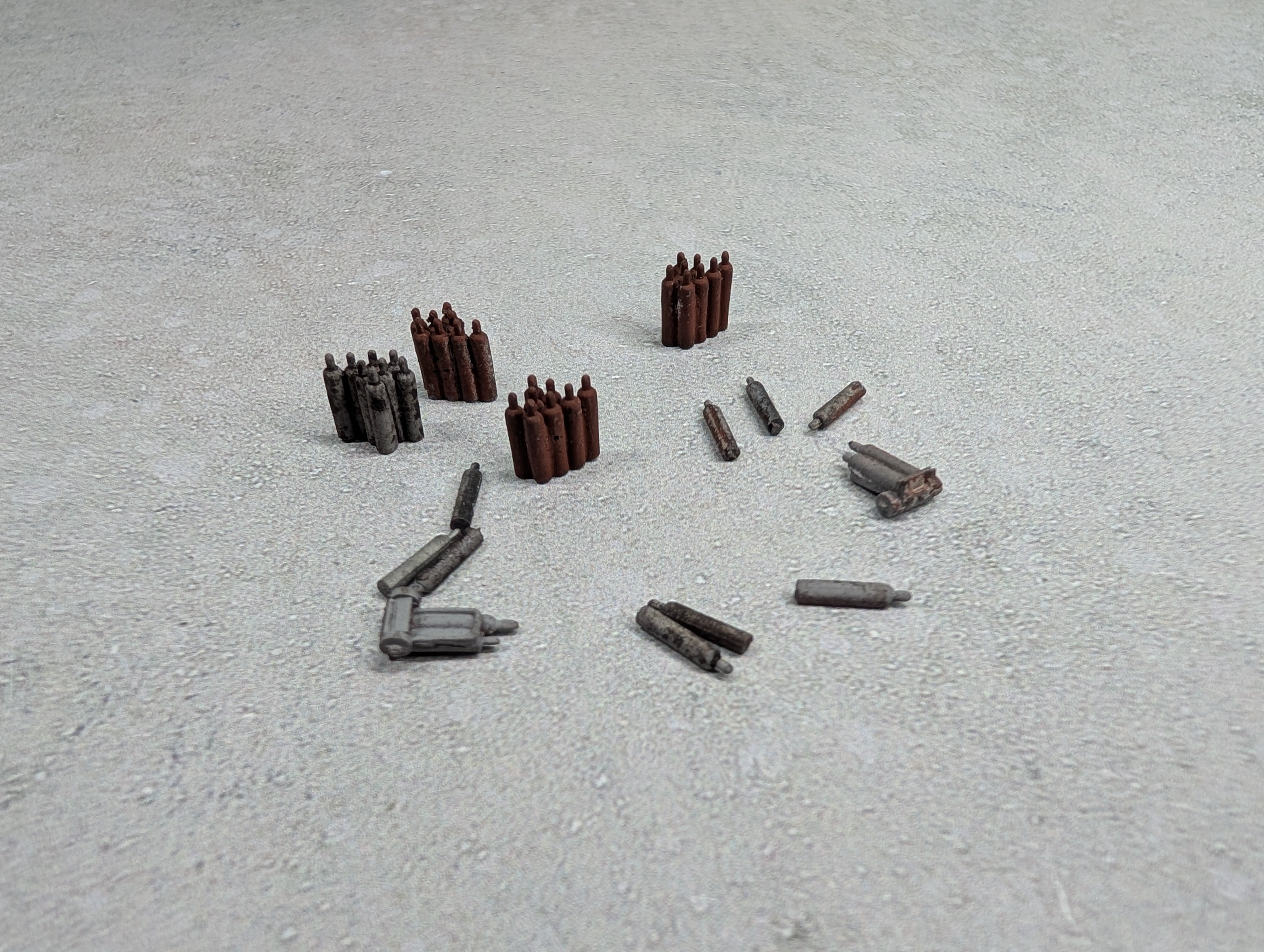 USED N Scale Lot of Gas Cylinders