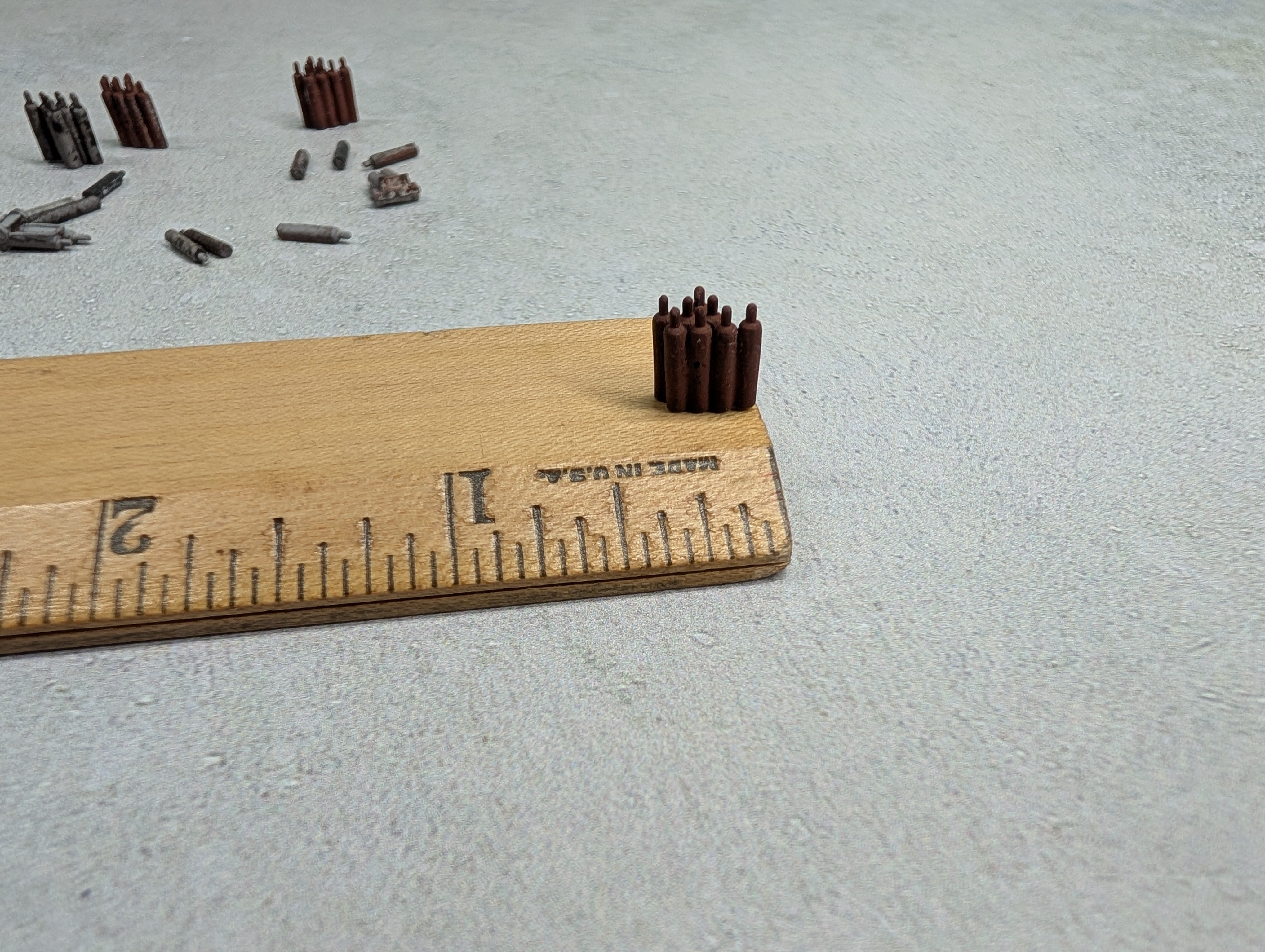USED N Scale Lot of Gas Cylinders