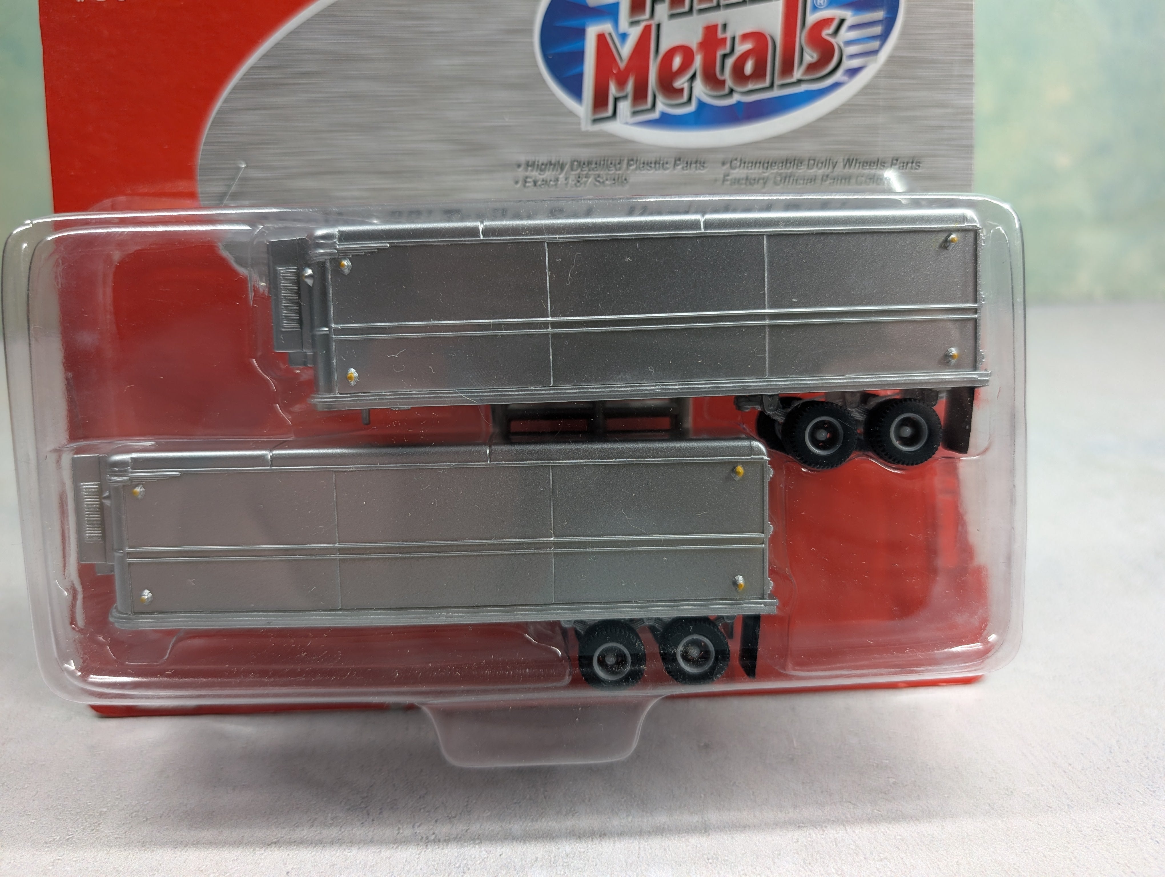 Classic Metal Works 31160 HO Scale AeroVan 32' Trailer Undecorated Silver Refrigerated (2 pcs)