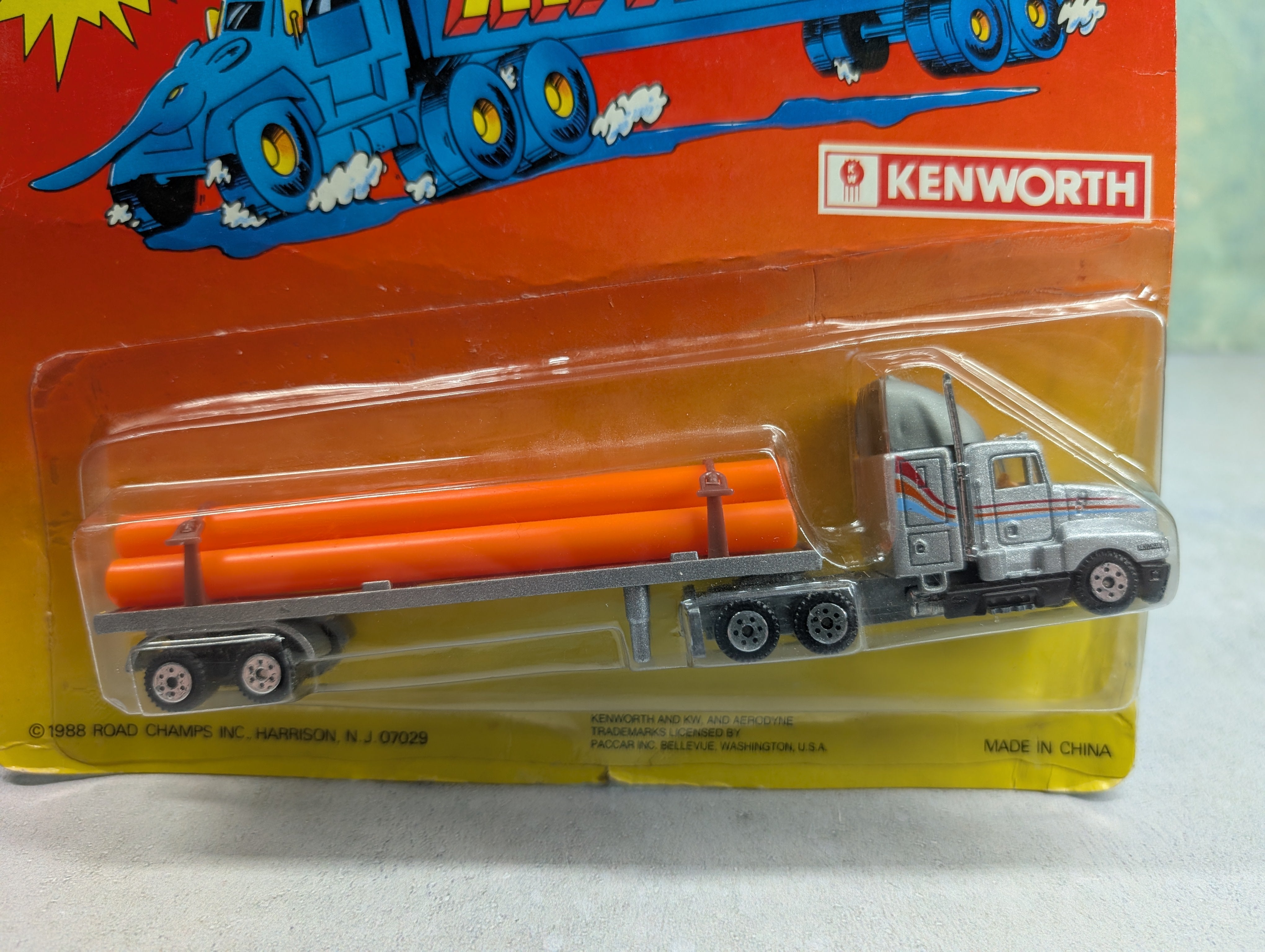 Road Champs 7372 HO Scale Kenworth Truck w/ Pipe Flat Trailer Anteater Detachable Cabs