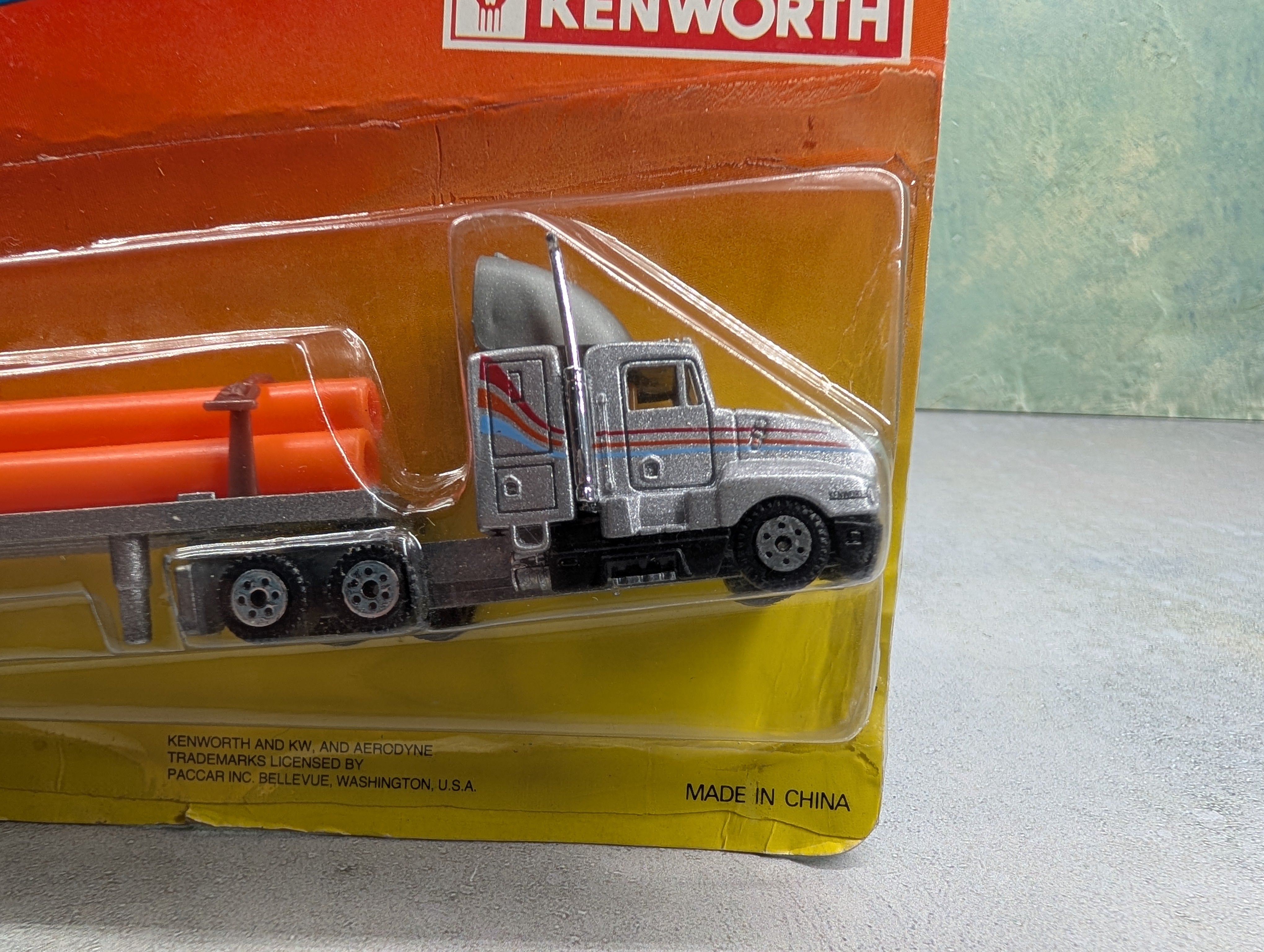 Road Champs 7372 HO Scale Kenworth Truck w/ Pipe Flat Trailer Anteater Detachable Cabs