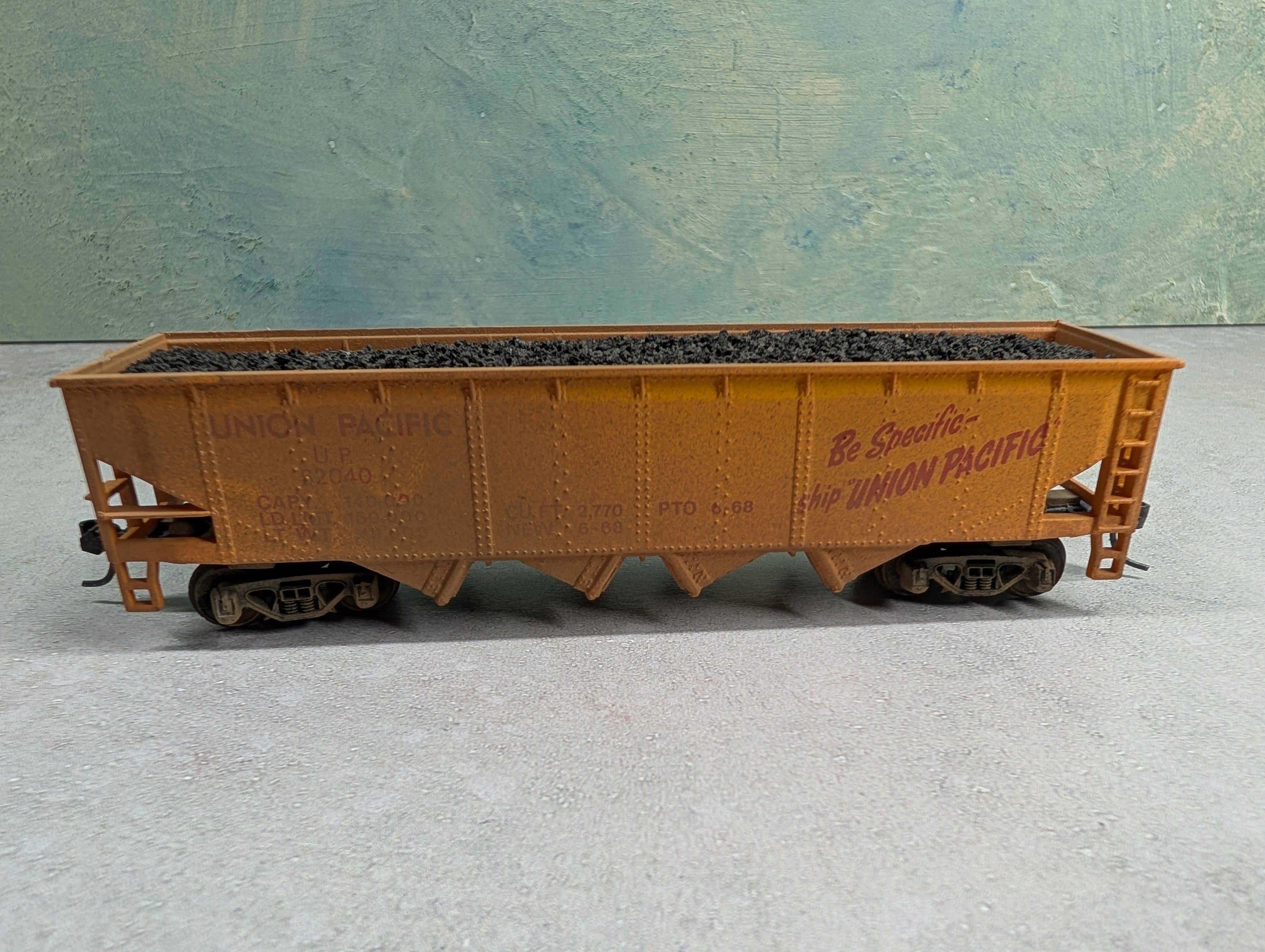 USED Tyco HO Scale Quad Hopper Union Pacific UP Weathered w/ Coal Load