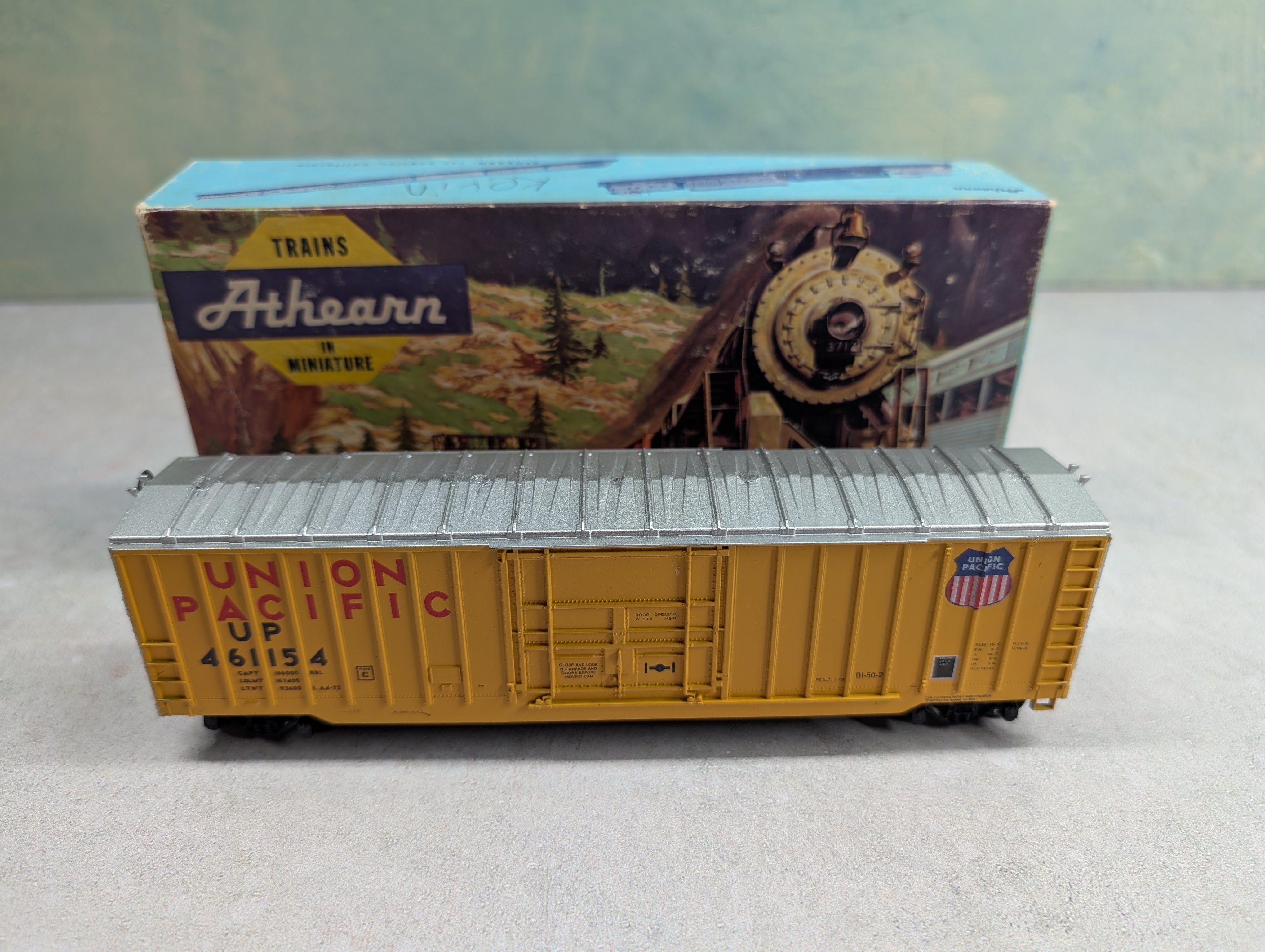 USED Athearn HO Scale 50' Outside Braced Box Car Union Pacific UP #461154