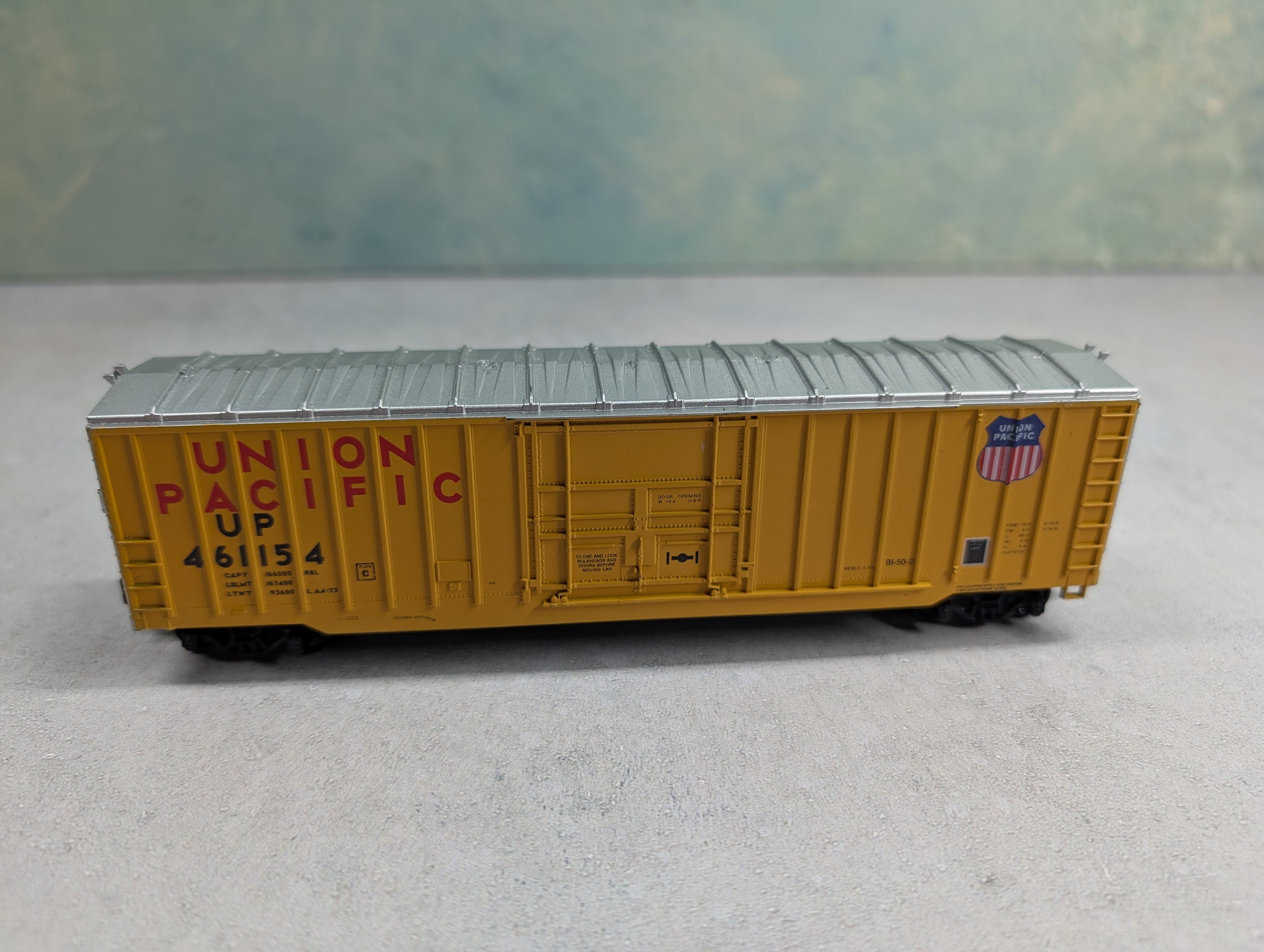 USED Athearn HO Scale 50' Outside Braced Box Car Union Pacific UP #461154