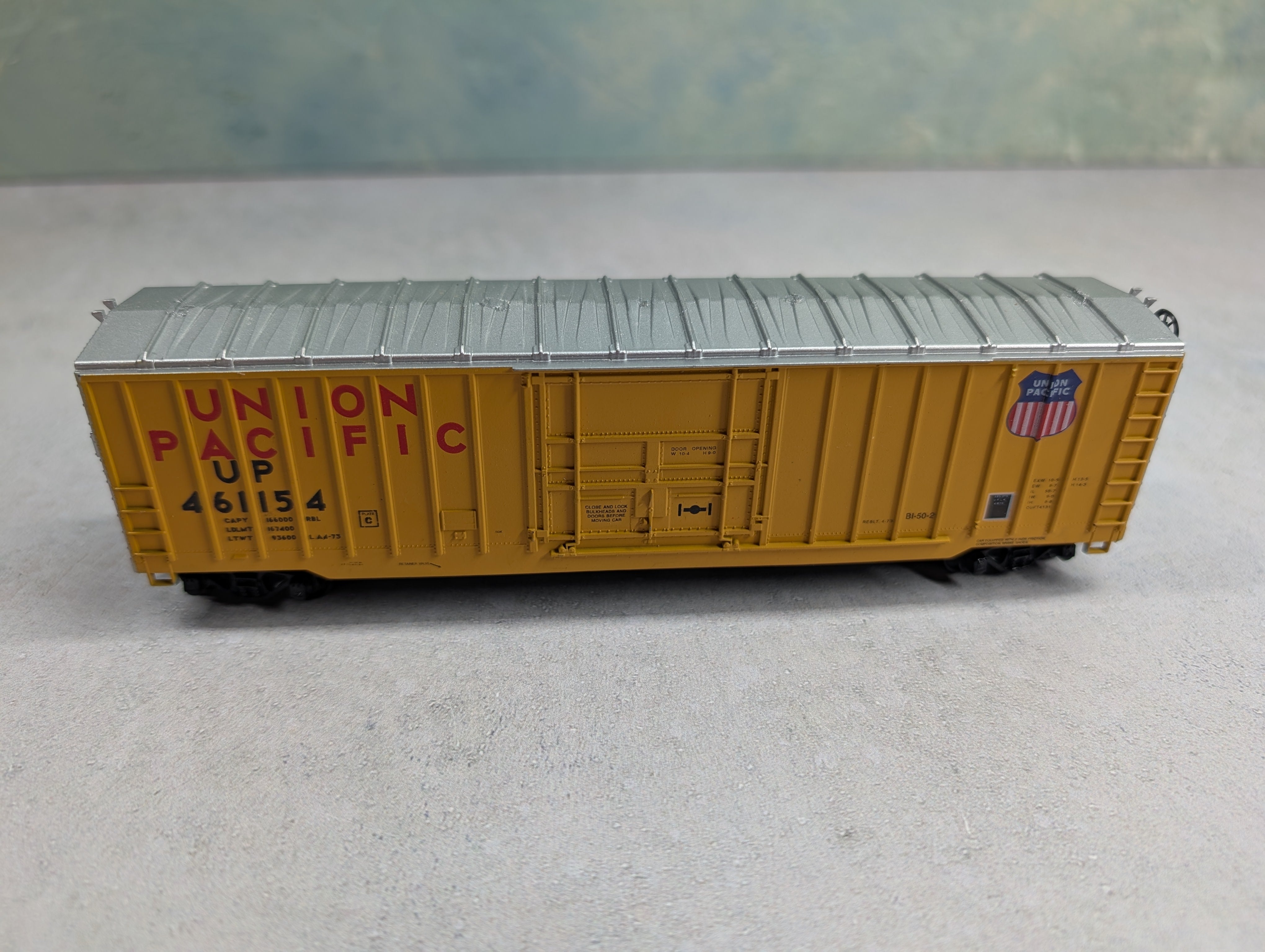 USED Athearn HO Scale 50' Outside Braced Box Car Union Pacific UP #461154