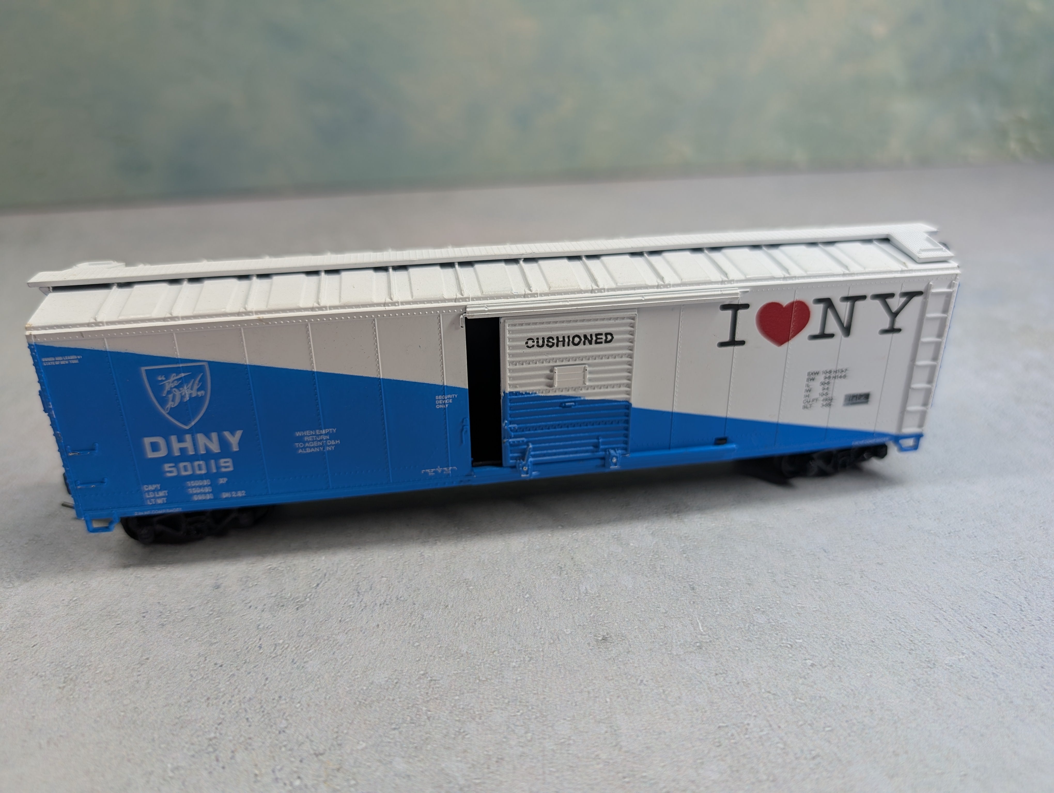 USED Athearn HO Scale 50' Box Car Delaware and Hudson DHNY #50019 I Love NY