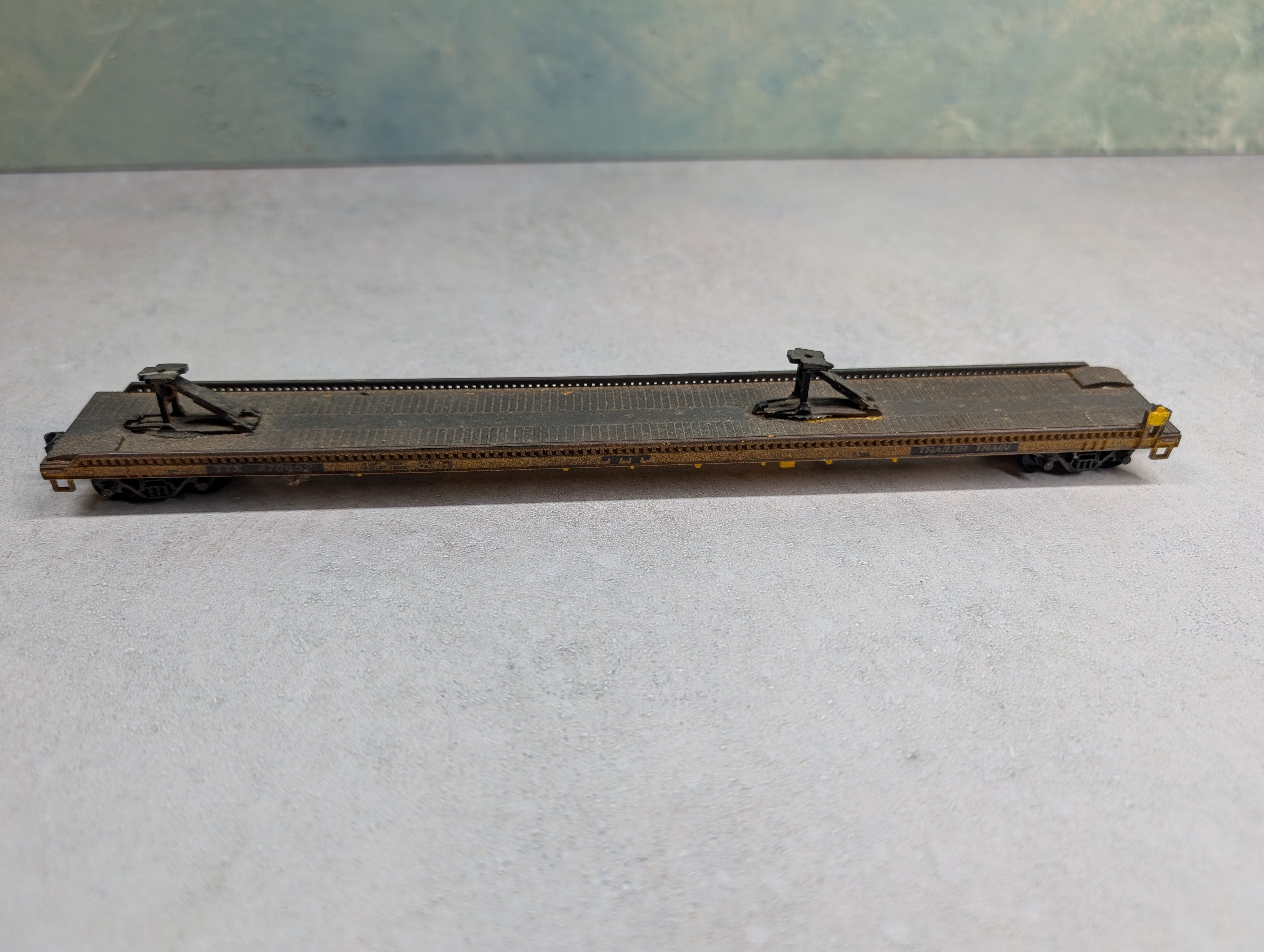 USED Walthers HO Scale 75' TOFC Flat Car Trailer Train TTX #470652 Weathered