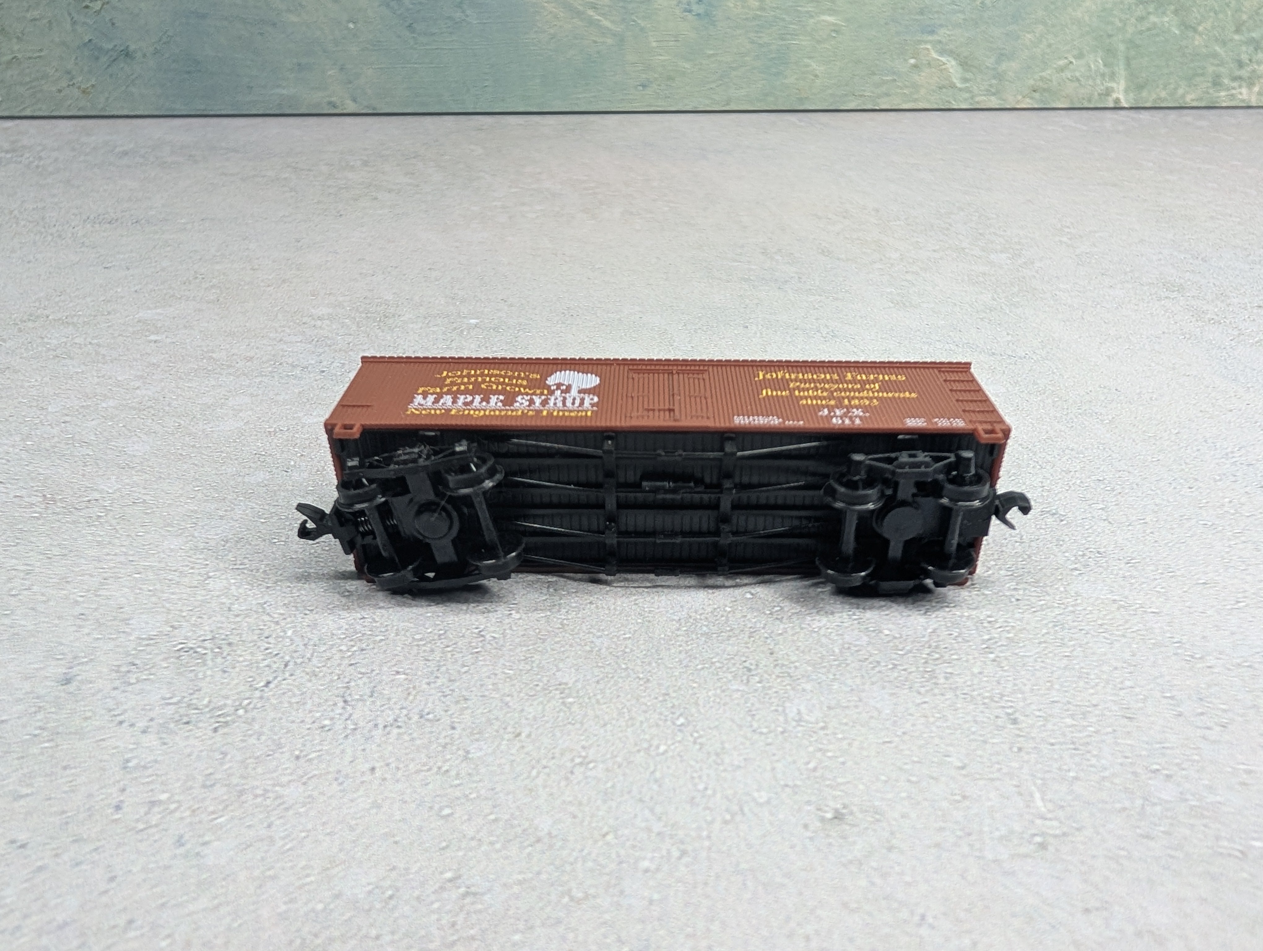 USED N Scale Wooden Box Car Johnson Farms JFX #611 Maple Syrup, Knuckle Couplers