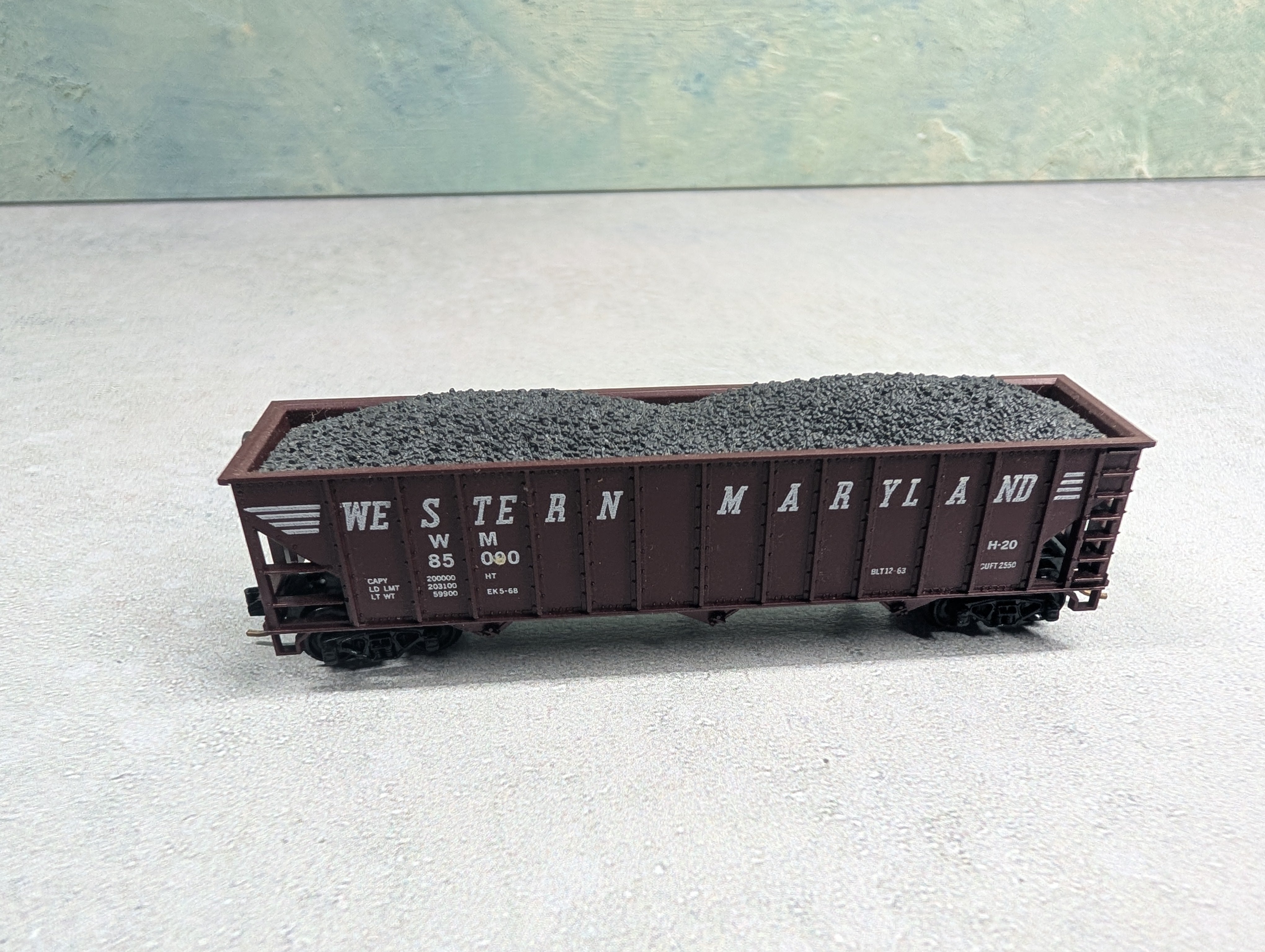 USED Atlas N Scale 2 Bay Open Hopper w/ Coal Load Western Maryland WM #85090 Knuckle Couplers