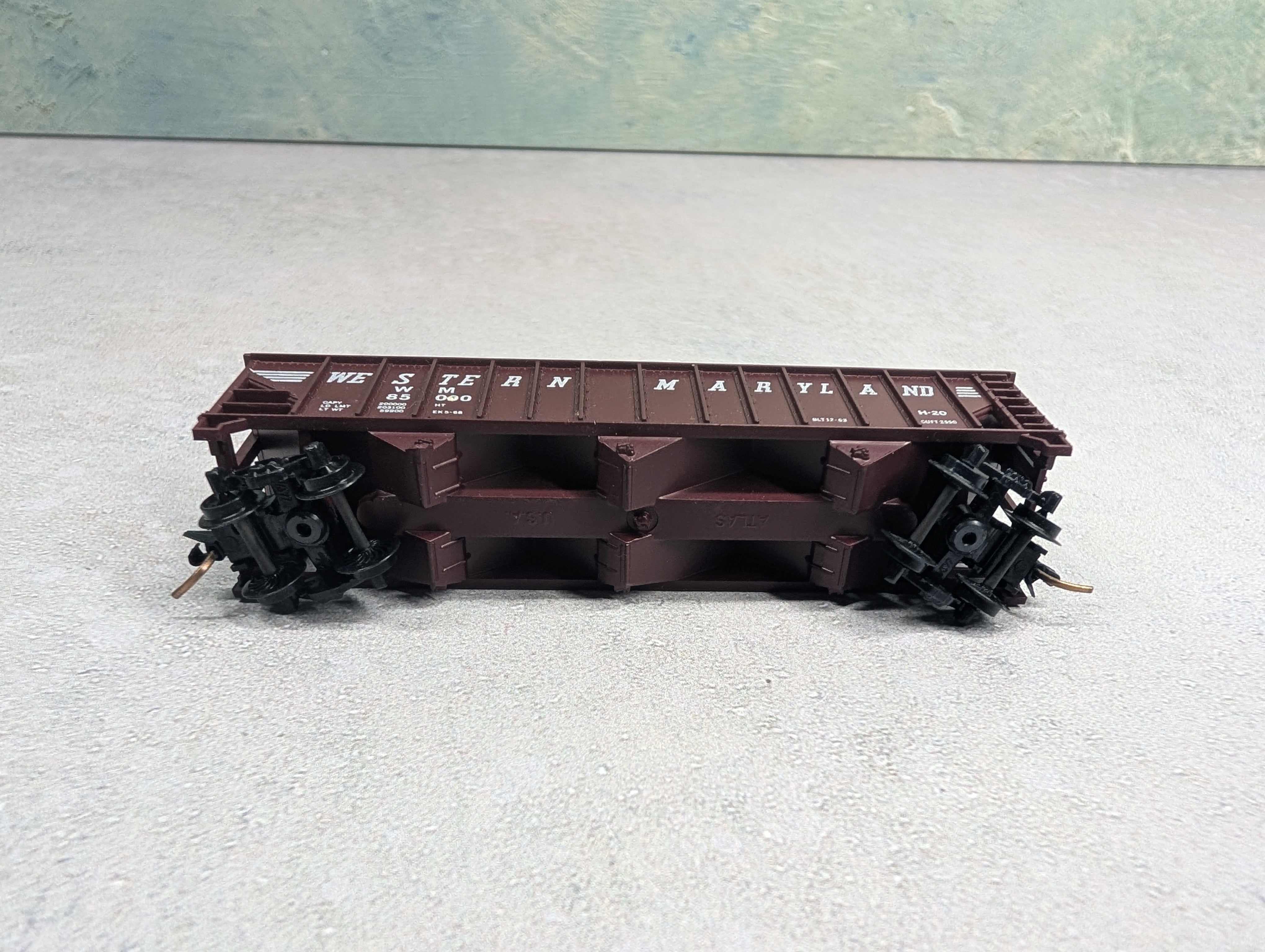 USED Atlas N Scale 2 Bay Open Hopper w/ Coal Load Western Maryland WM #85090 Knuckle Couplers