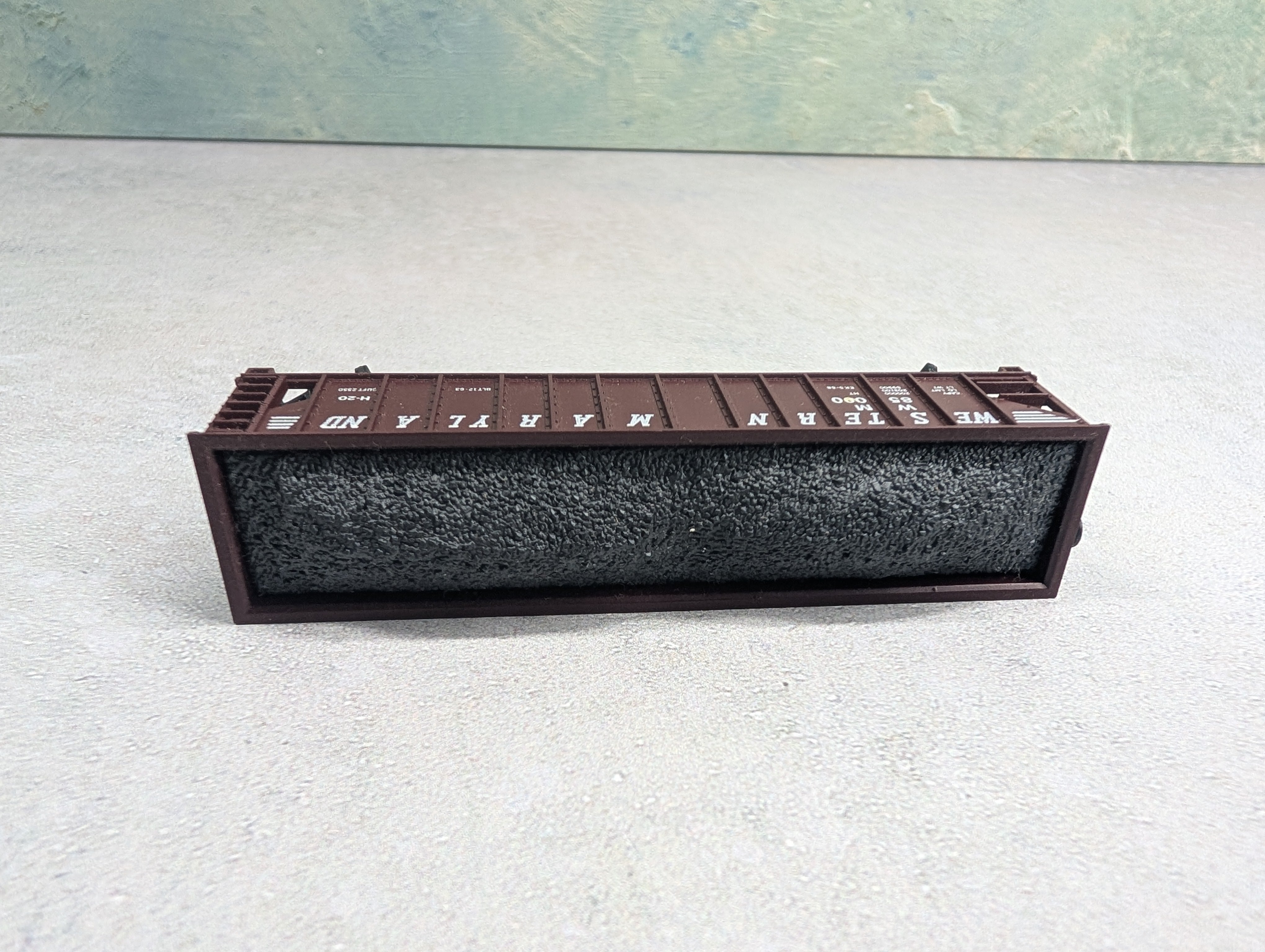 USED Atlas N Scale 2 Bay Open Hopper w/ Coal Load Western Maryland WM #85090 Knuckle Couplers